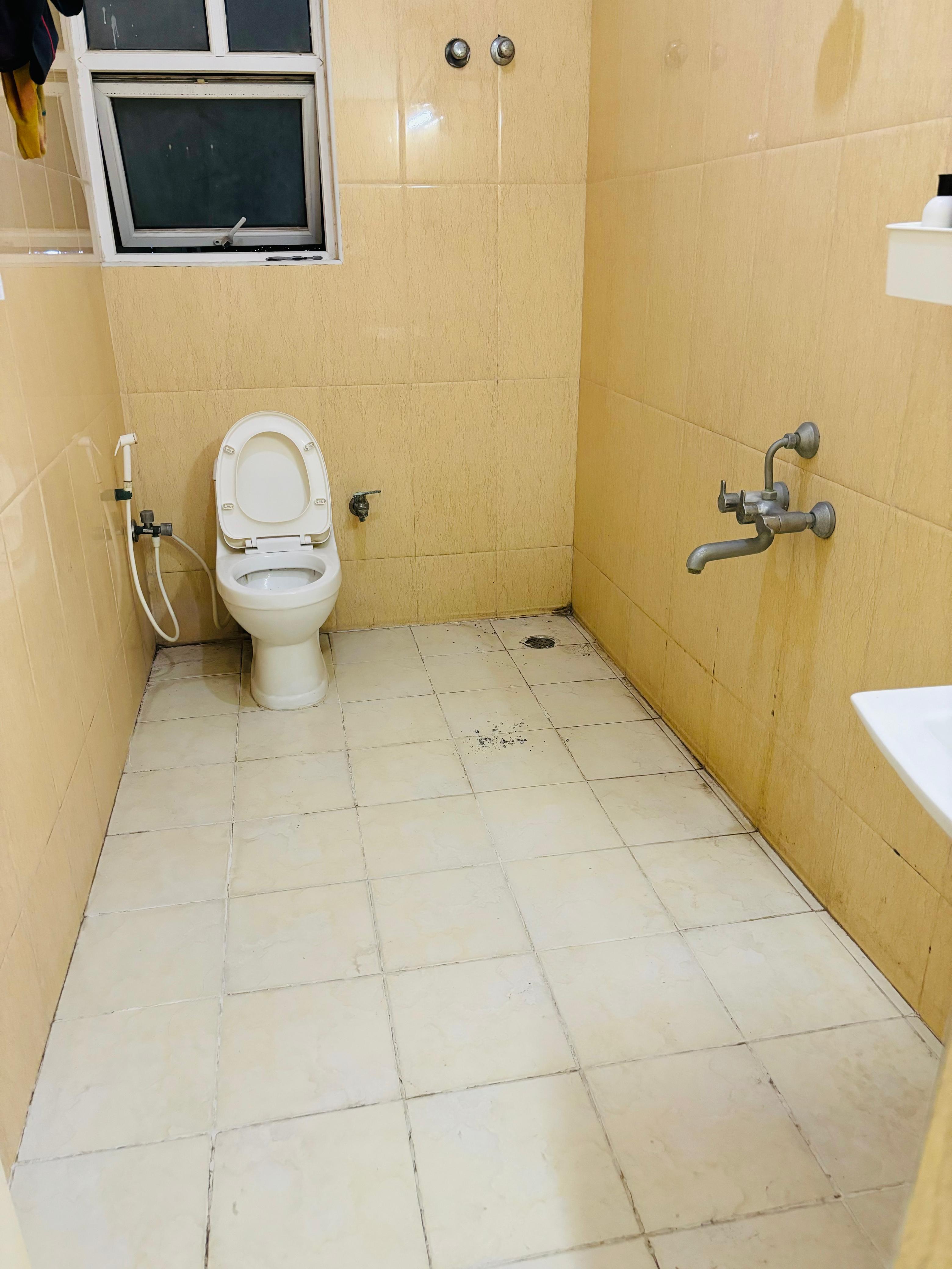 https://findmyroom-property-images-india.s3.ap-south-1.amazonaws.com/nddrd-1723968279831-55634.jpeg