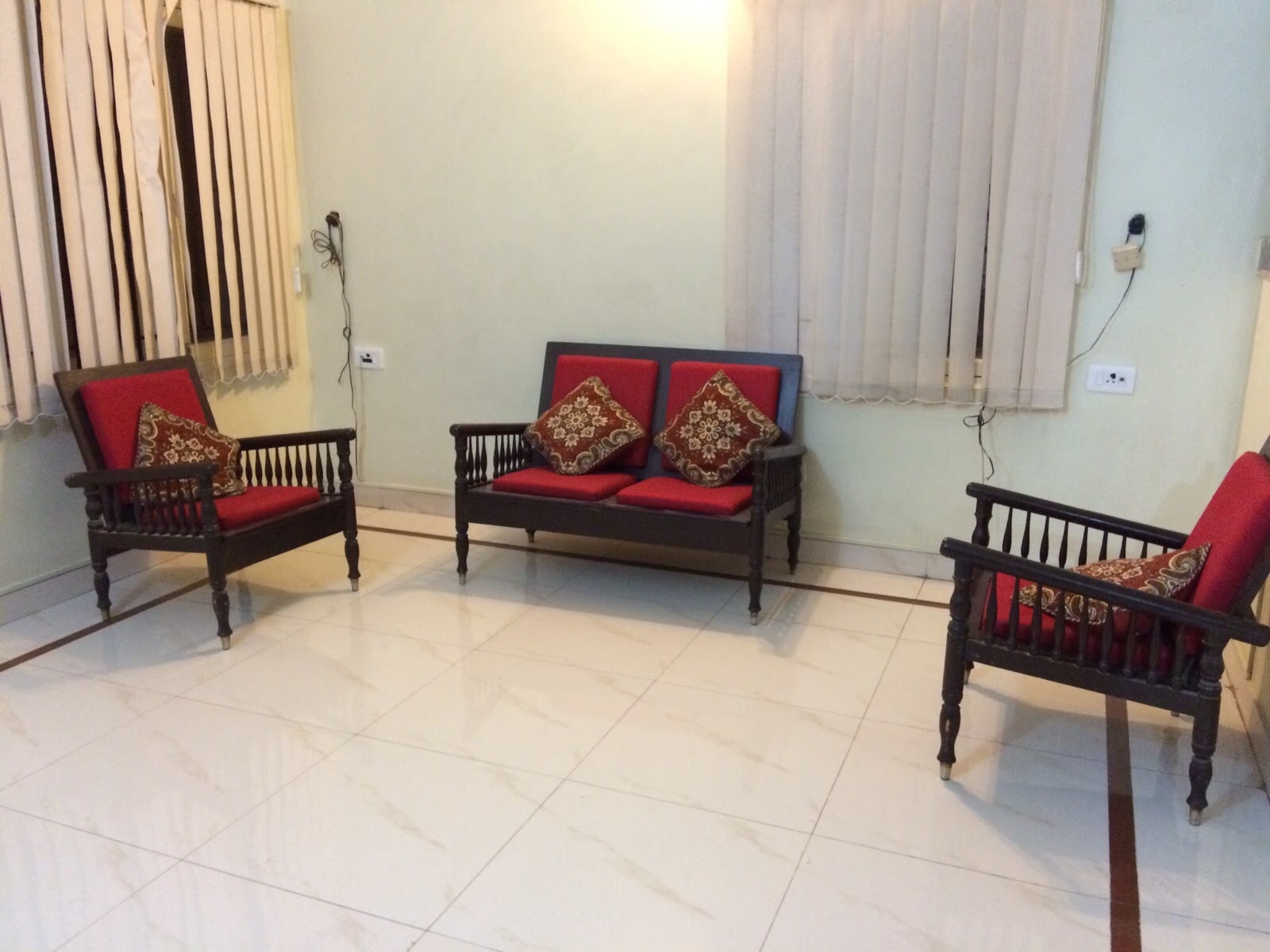 https://findmyroom-property-images-india.s3.ap-south-1.amazonaws.com/nhieu-1729436896267-21708.jpg
