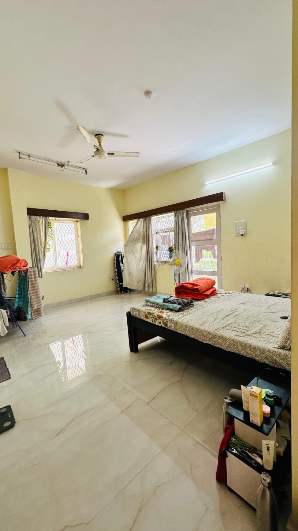 https://findmyroom-property-images-india.s3.ap-south-1.amazonaws.com/nlmww-1771142503260-46451