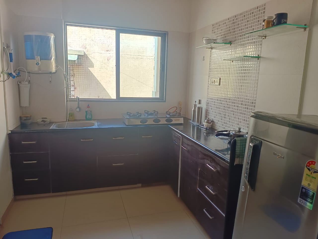 https://findmyroom-property-images-india.s3.ap-south-1.amazonaws.com/ocpru-1726379946946-52574.jpg
