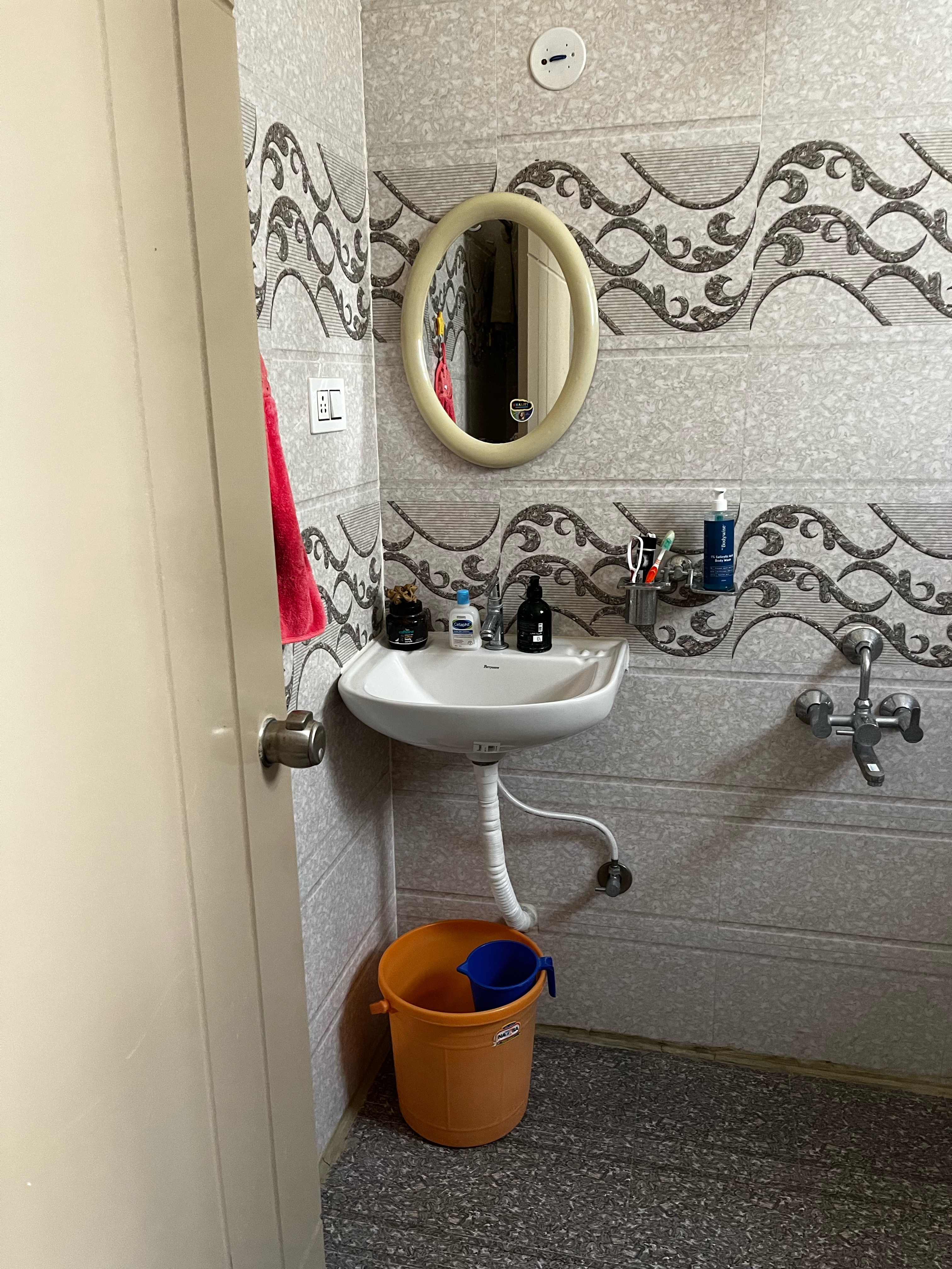 https://findmyroom-property-images-india.s3.ap-south-1.amazonaws.com/ogiqk-1698524830545-53223.jpeg
