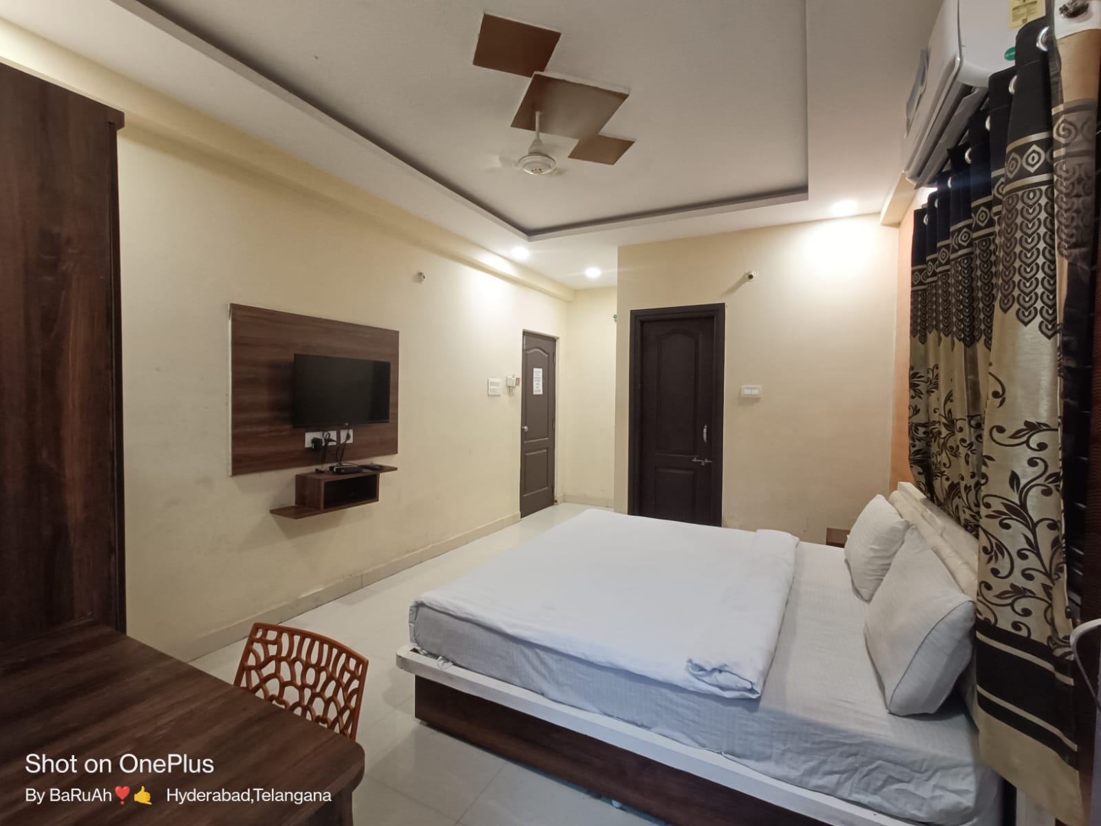 https://findmyroom-property-images-india.s3.ap-south-1.amazonaws.com/okdki-1737806600245-64375.jpeg