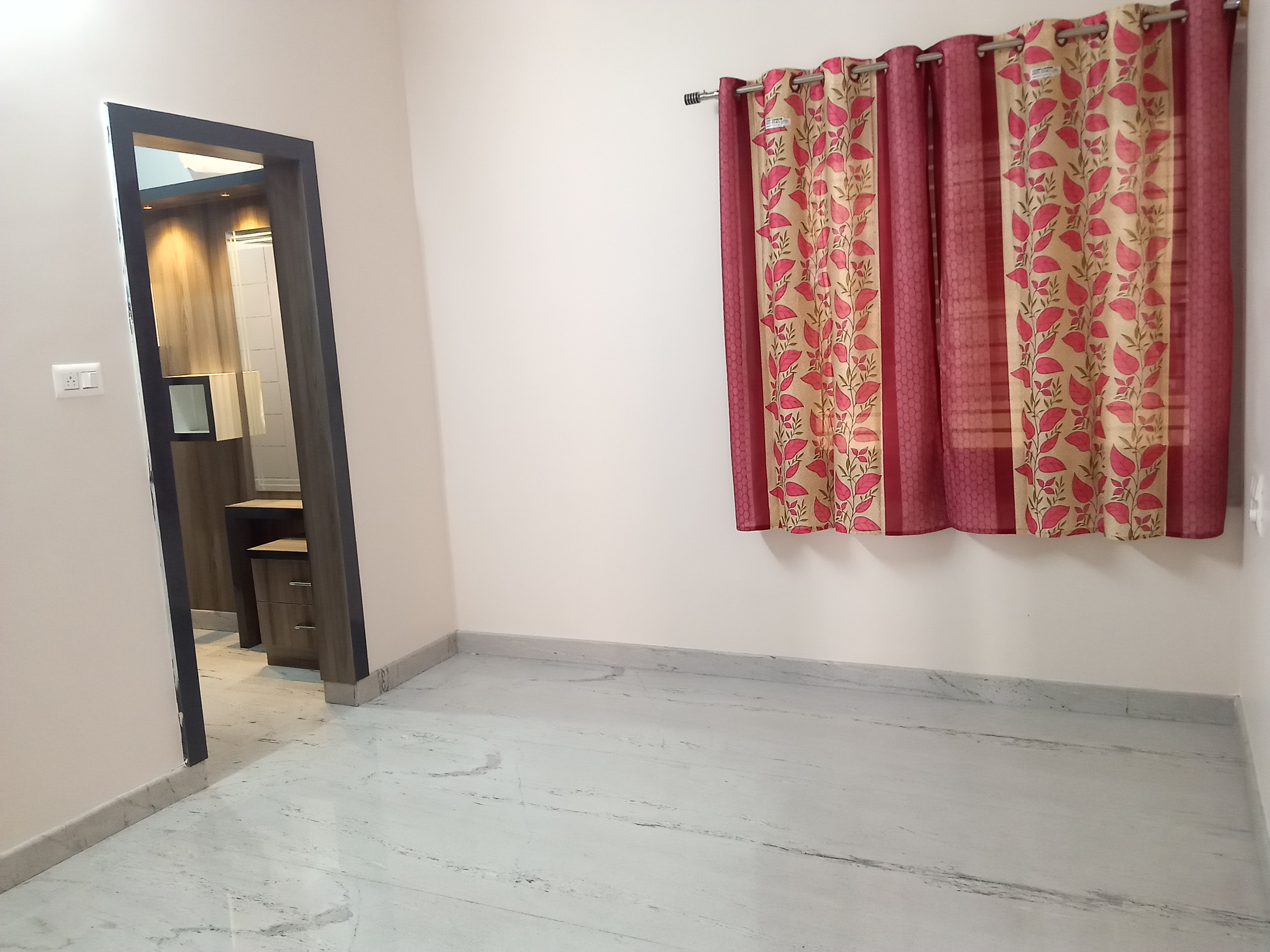 https://findmyroom-property-images-india.s3.ap-south-1.amazonaws.com/omvvf-1713610245201-44177.jpg