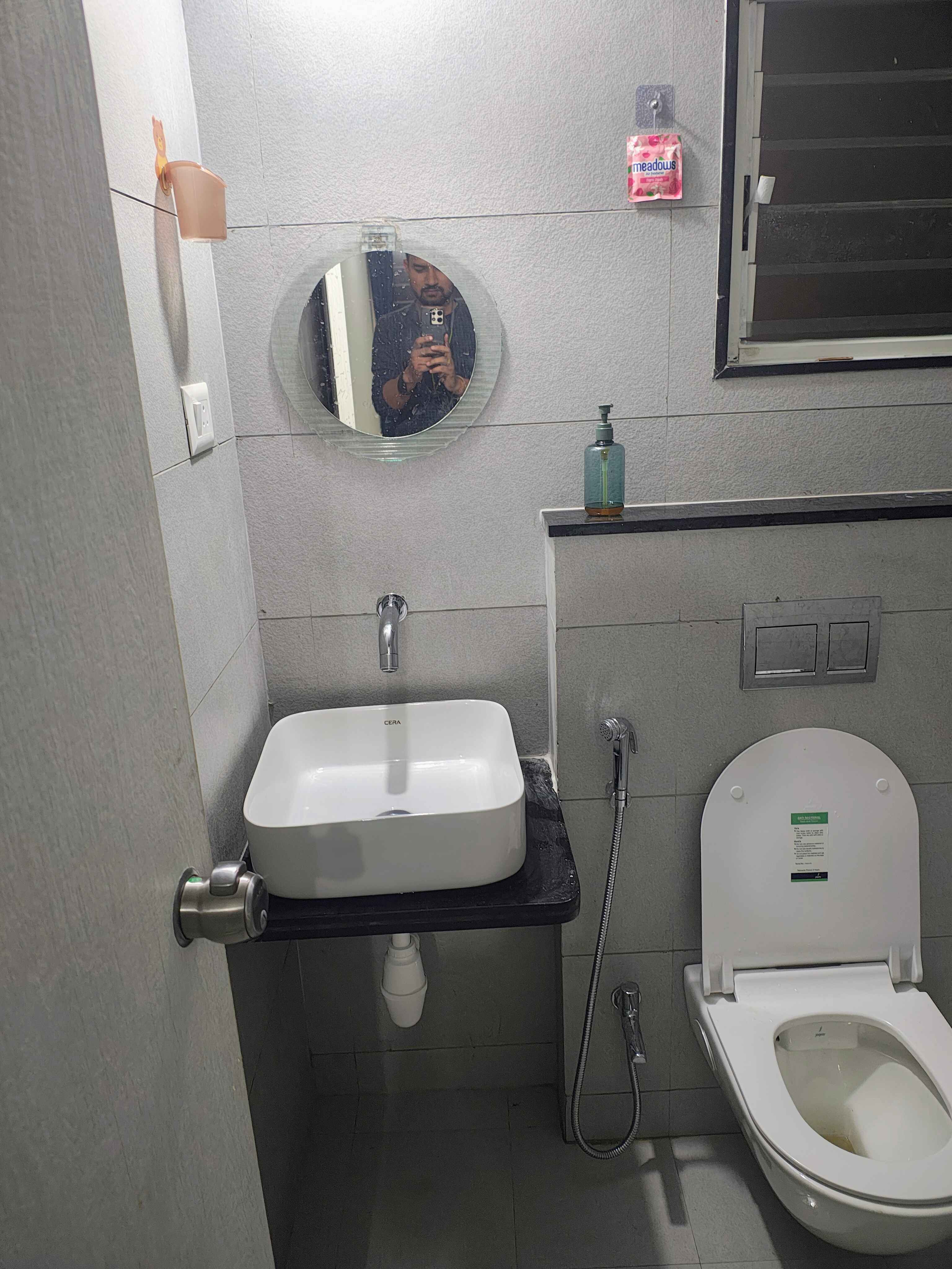 https://findmyroom-property-images-india.s3.ap-south-1.amazonaws.com/oojcj-1759119346307-02202.jpg