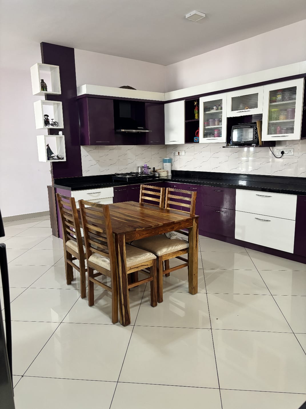 https://findmyroom-property-images-india.s3.ap-south-1.amazonaws.com/oooam-1756884600400-28053.jpg