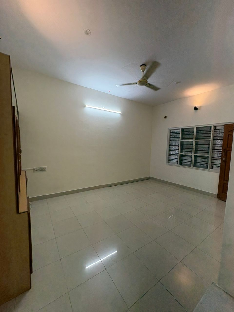 https://findmyroom-property-images-india.s3.ap-south-1.amazonaws.com/oslbt-1754145067121-53830.jpeg
