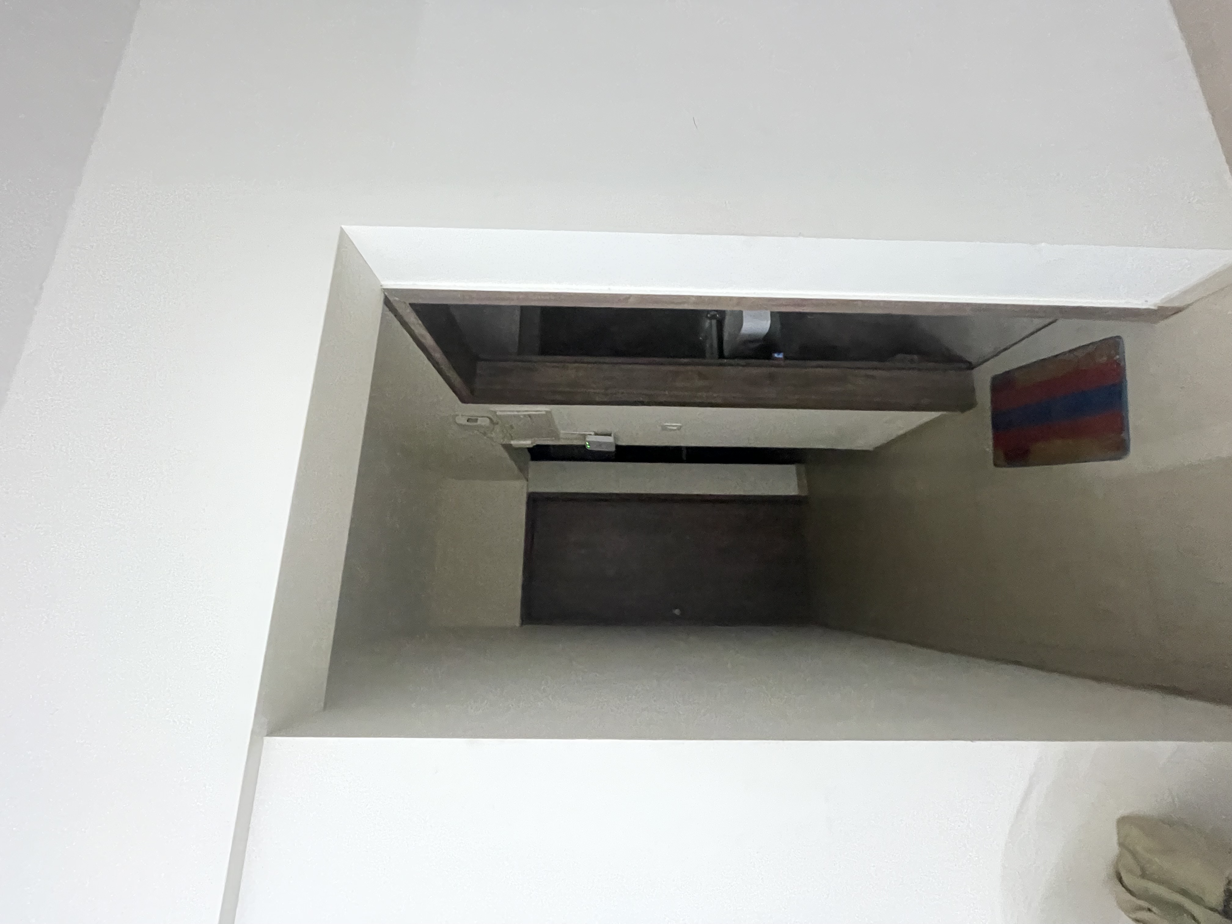 https://findmyroom-property-images-india.s3.ap-south-1.amazonaws.com/osmcj-1738938597785-73570.jpeg