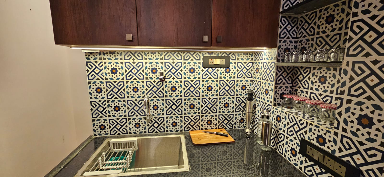 https://findmyroom-property-images-india.s3.ap-south-1.amazonaws.com/otrfh-1758710856239-32052.jpg