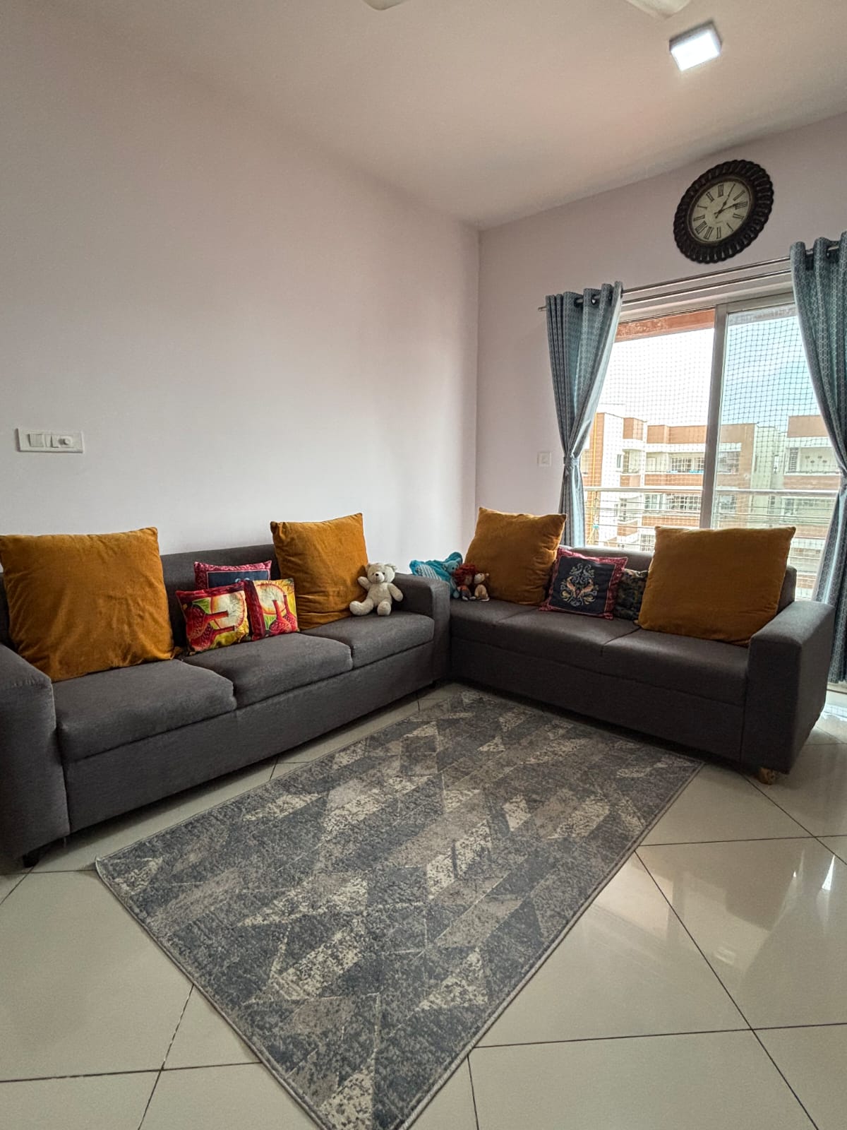 https://findmyroom-property-images-india.s3.ap-south-1.amazonaws.com/oupku-1756884600386-20300.jpg