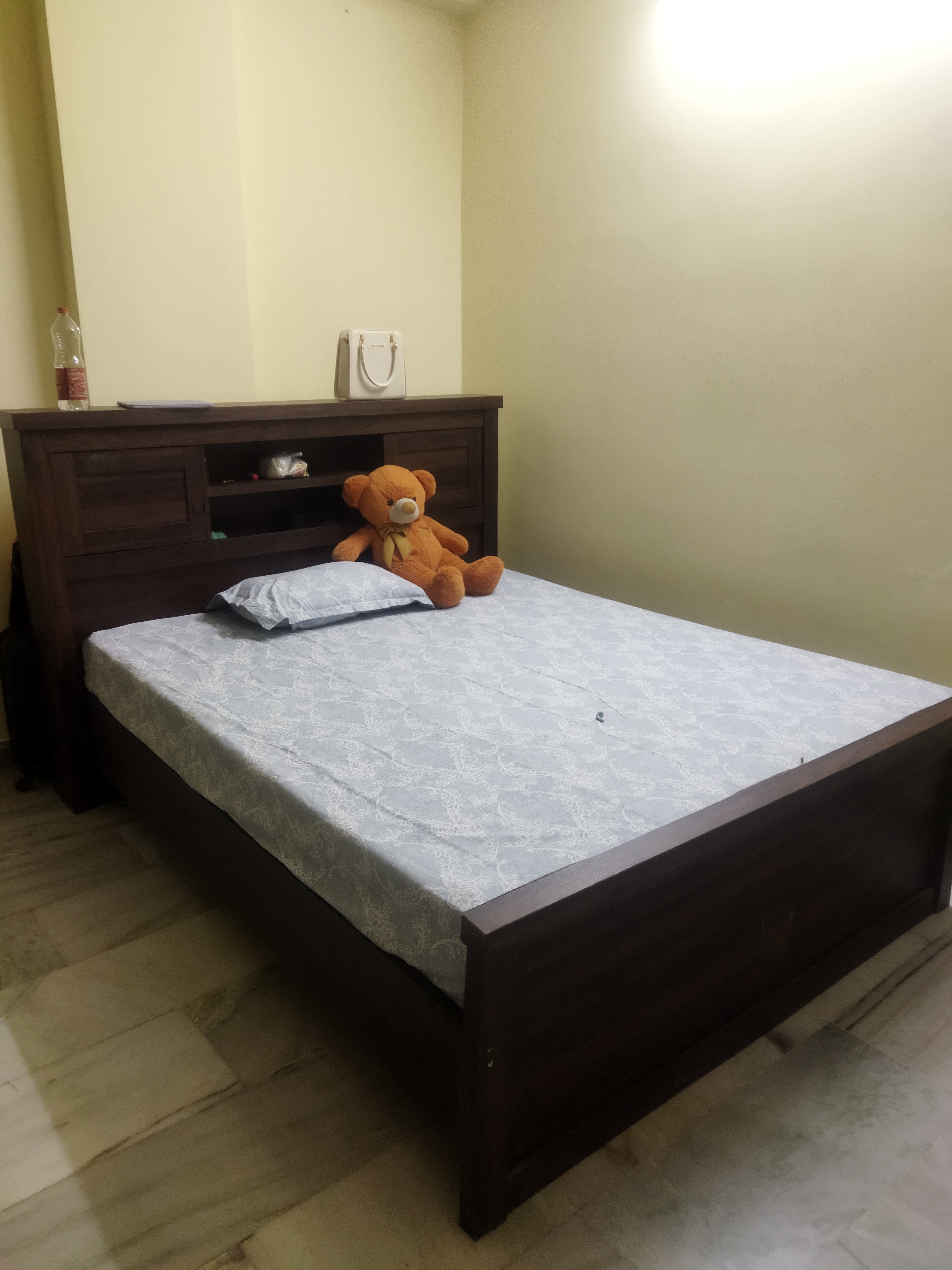 https://findmyroom-property-images-india.s3.ap-south-1.amazonaws.com/ovyiv-1724987118490-85177.jpg