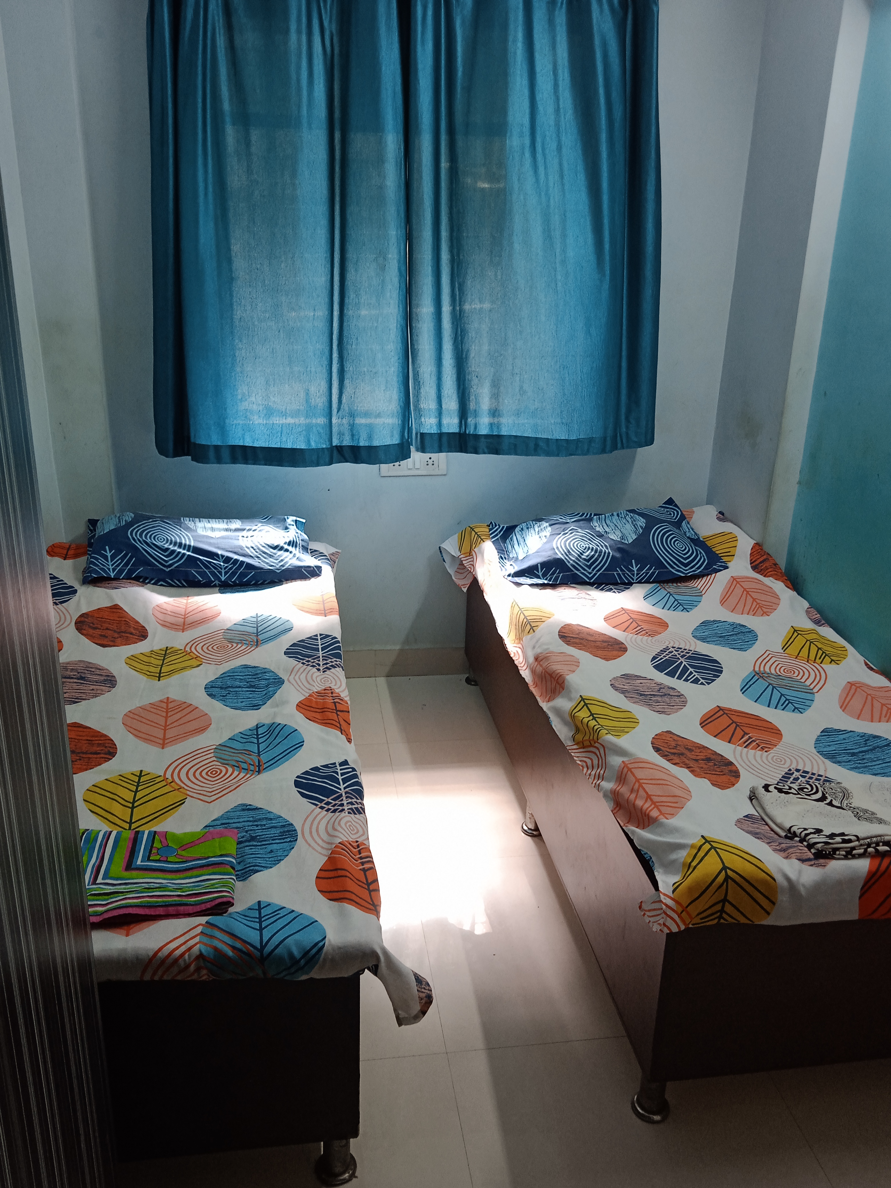 https://findmyroom-property-images-india.s3.ap-south-1.amazonaws.com/oyghl-1704214054305-71543.jpg