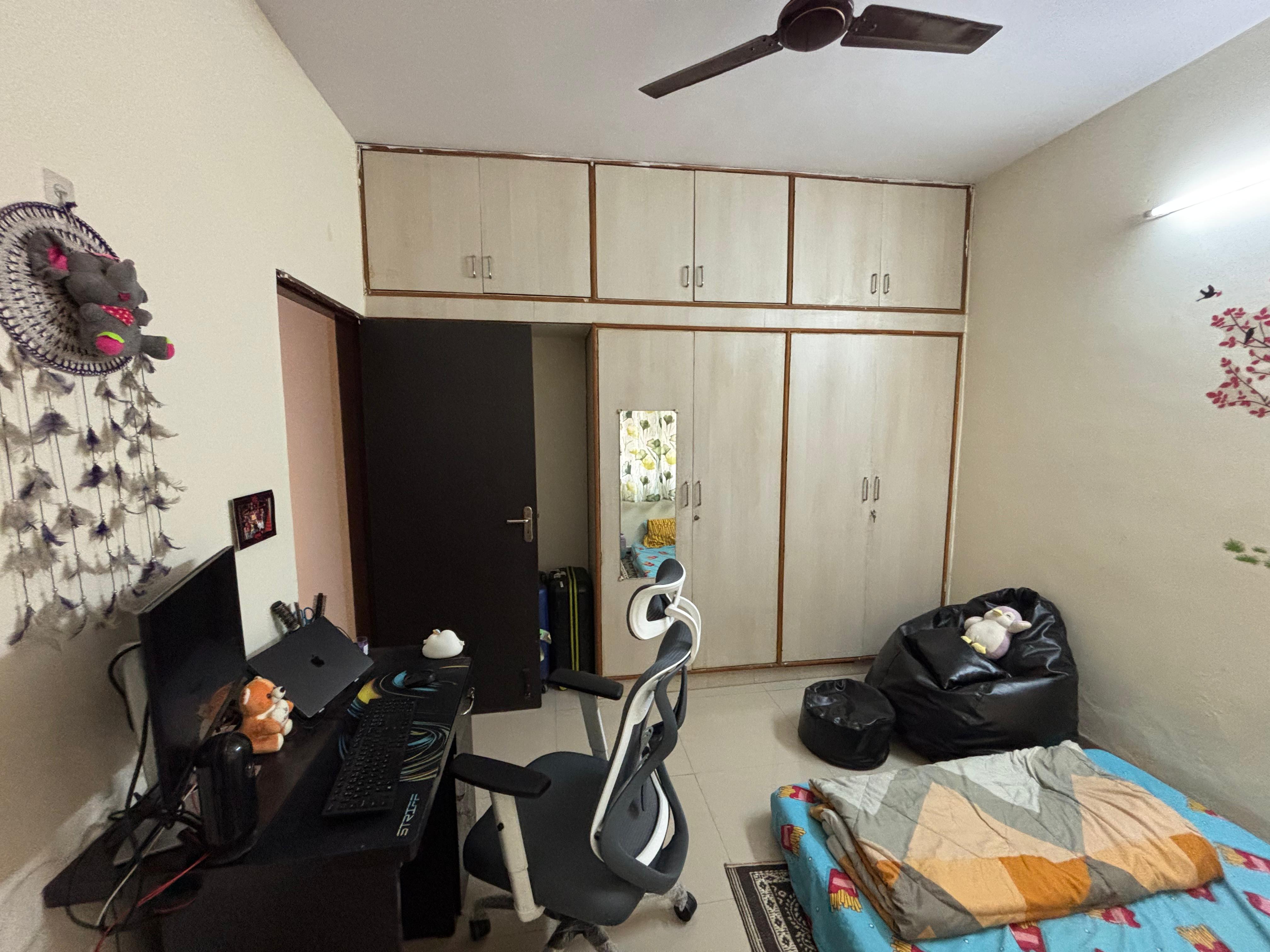 https://findmyroom-property-images-india.s3.ap-south-1.amazonaws.com/ozgtb-1737886546014-00314.jpeg