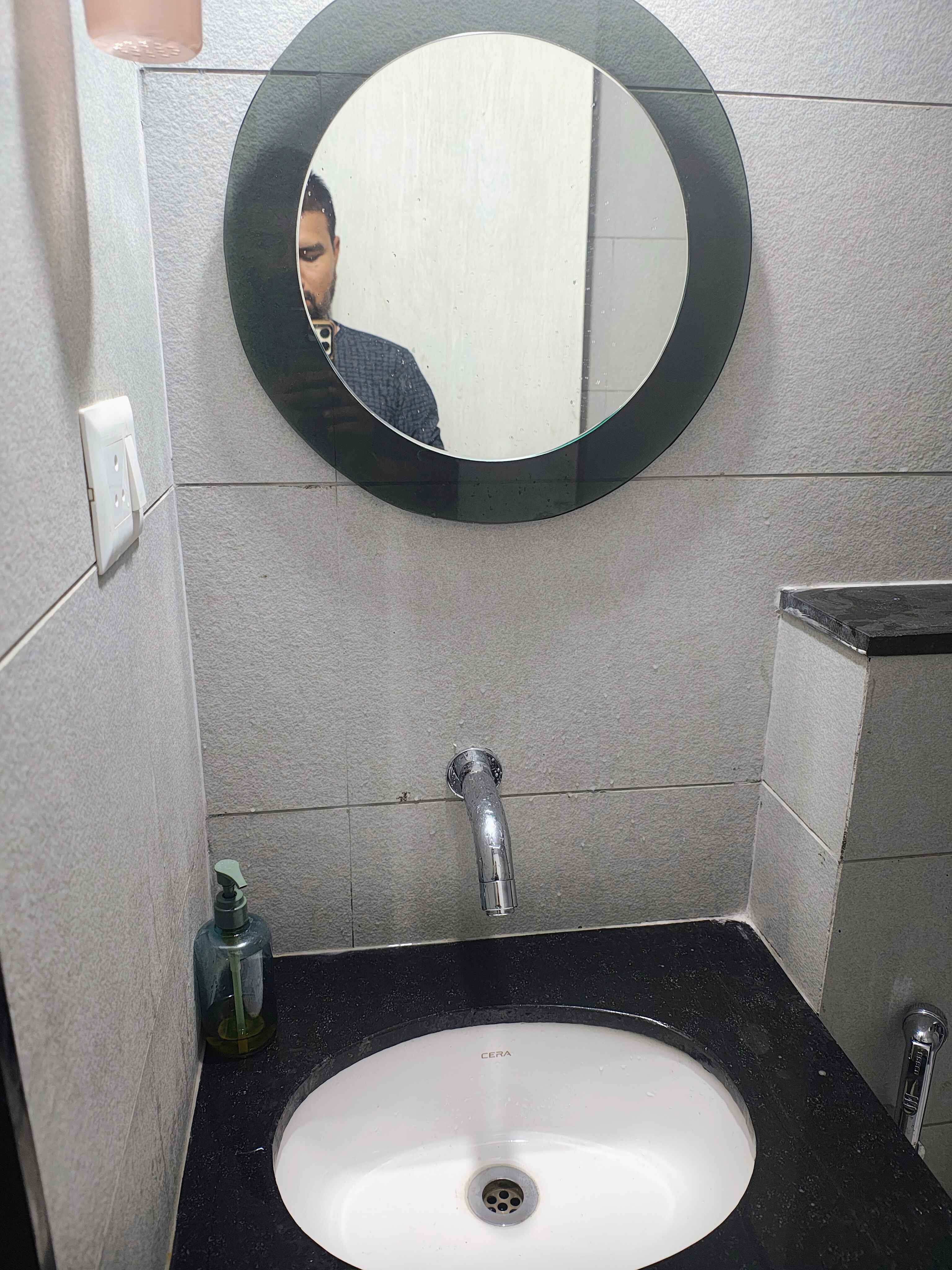 https://findmyroom-property-images-india.s3.ap-south-1.amazonaws.com/ozhzw-1759119346301-34000.jpg