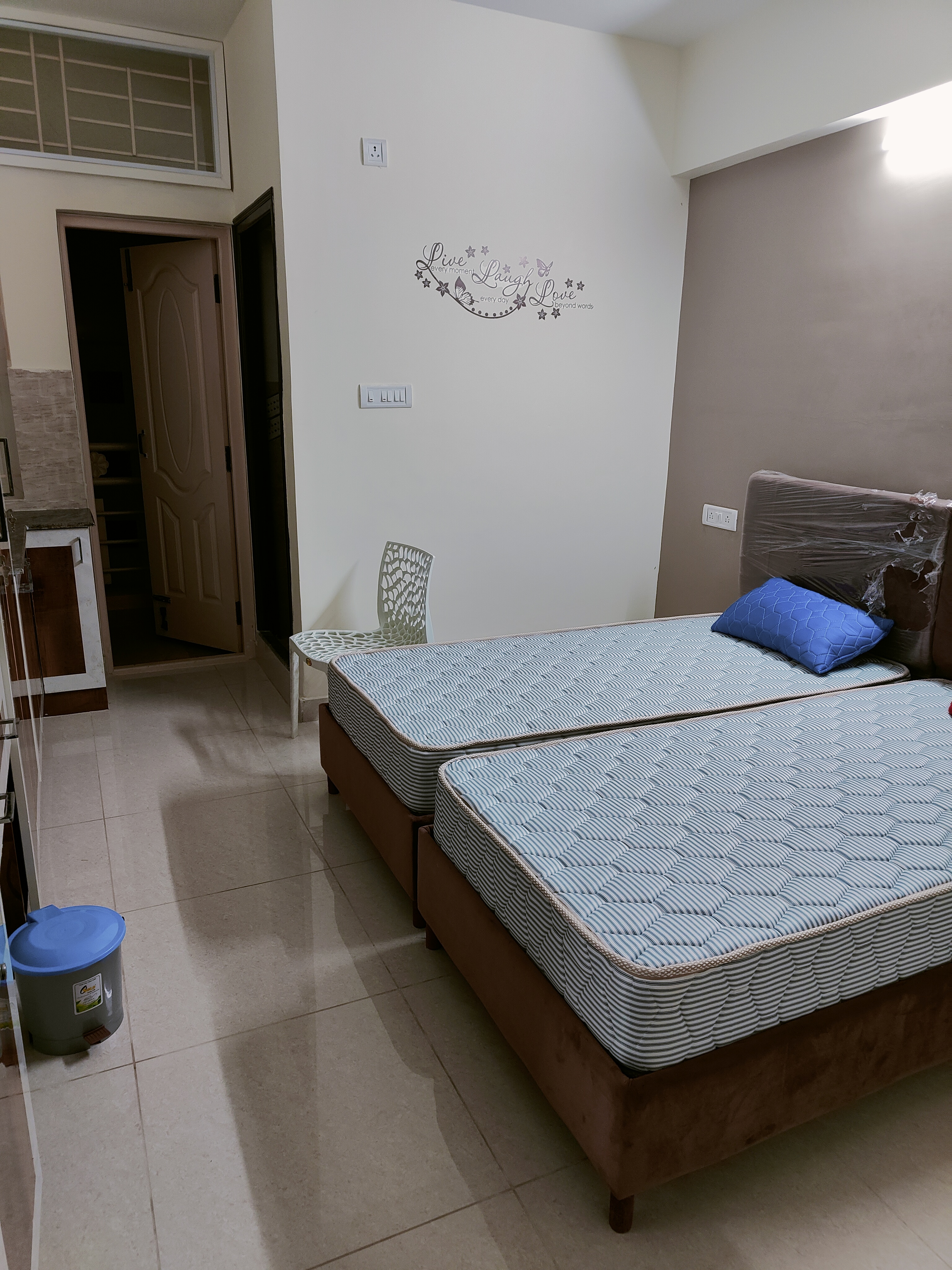 https://findmyroom-property-images-india.s3.ap-south-1.amazonaws.com/ozkth-1681806852923-72557.jpg