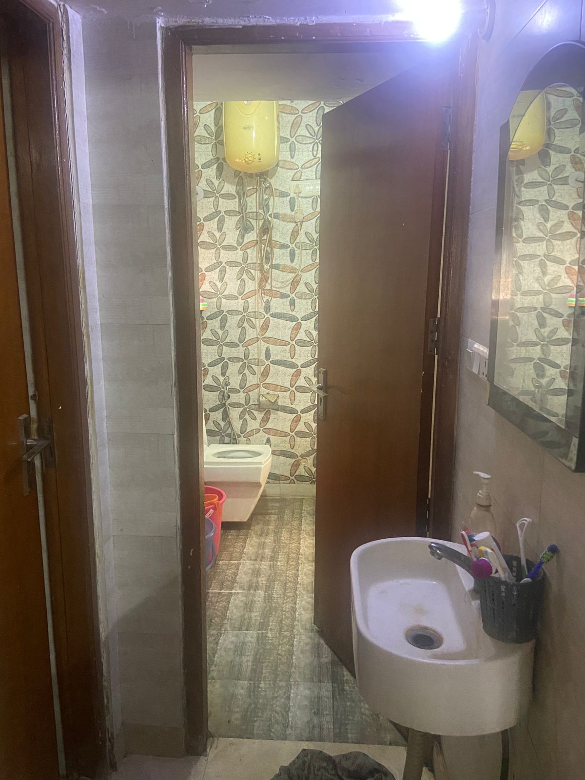 https://findmyroom-property-images-india.s3.ap-south-1.amazonaws.com/pavpx-1732384455776-60832.jpeg