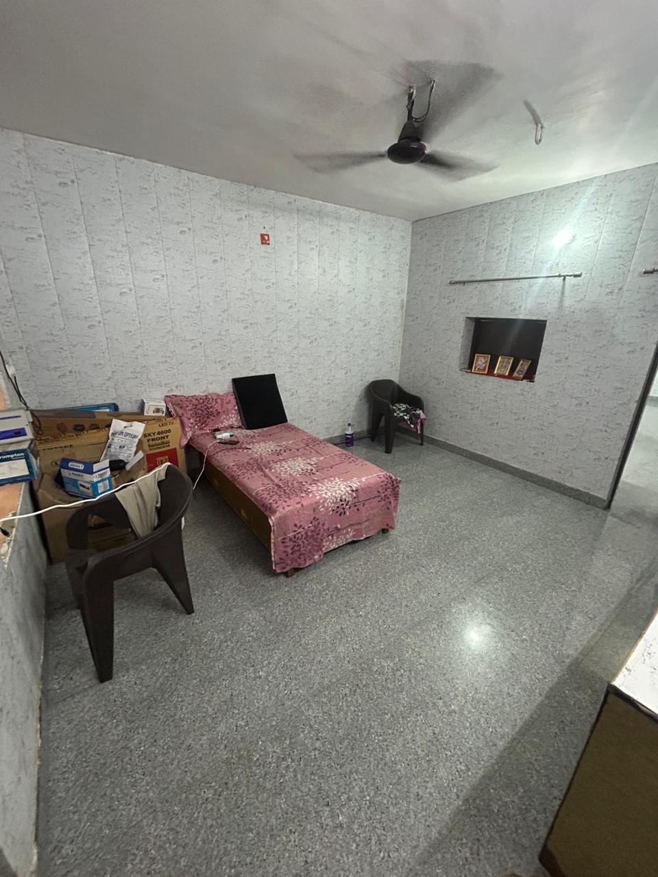 https://findmyroom-property-images-india.s3.ap-south-1.amazonaws.com/pdfaq-1759859523230-51416.jpeg