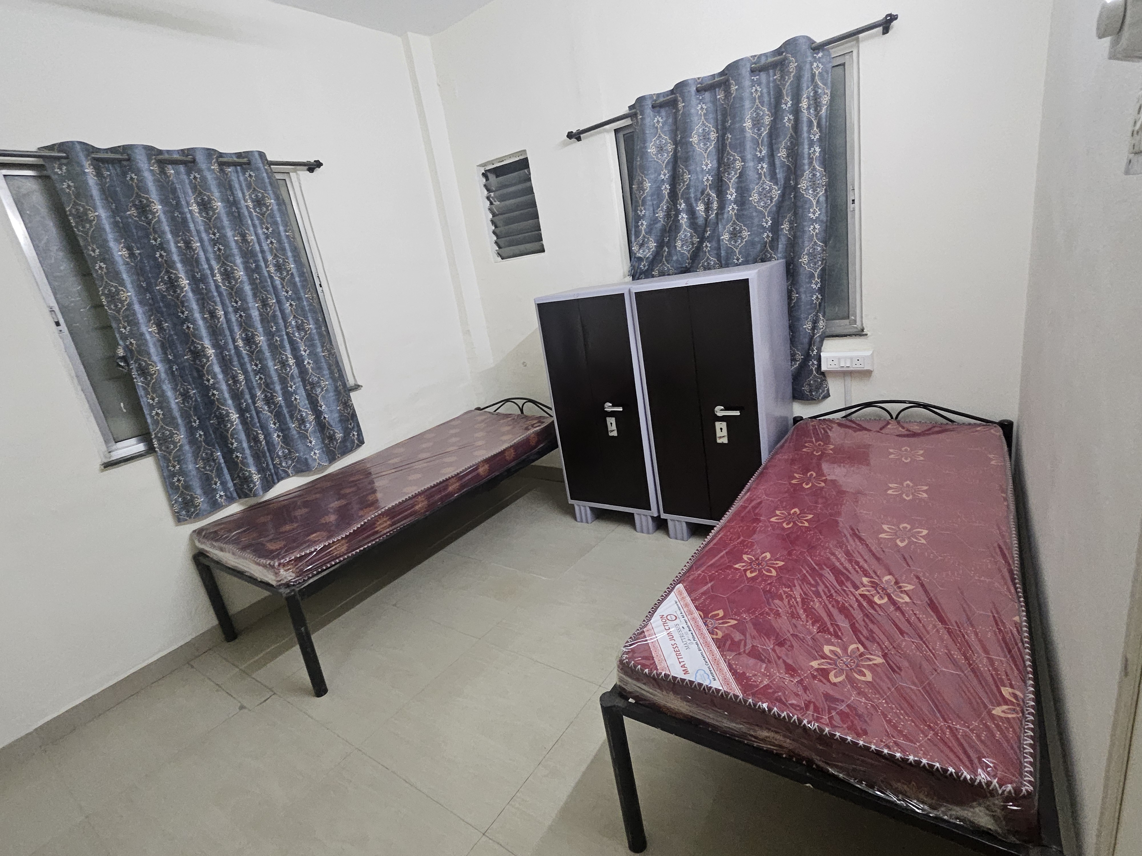 https://findmyroom-property-images-india.s3.ap-south-1.amazonaws.com/pivyl-1710991788056-45275.jpg