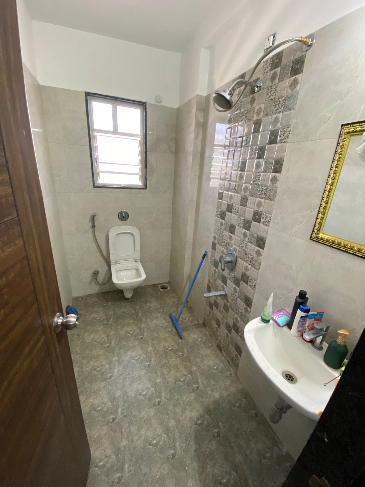 https://findmyroom-property-images-india.s3.ap-south-1.amazonaws.com/pqrug-1672647185363-04888.jpeg
