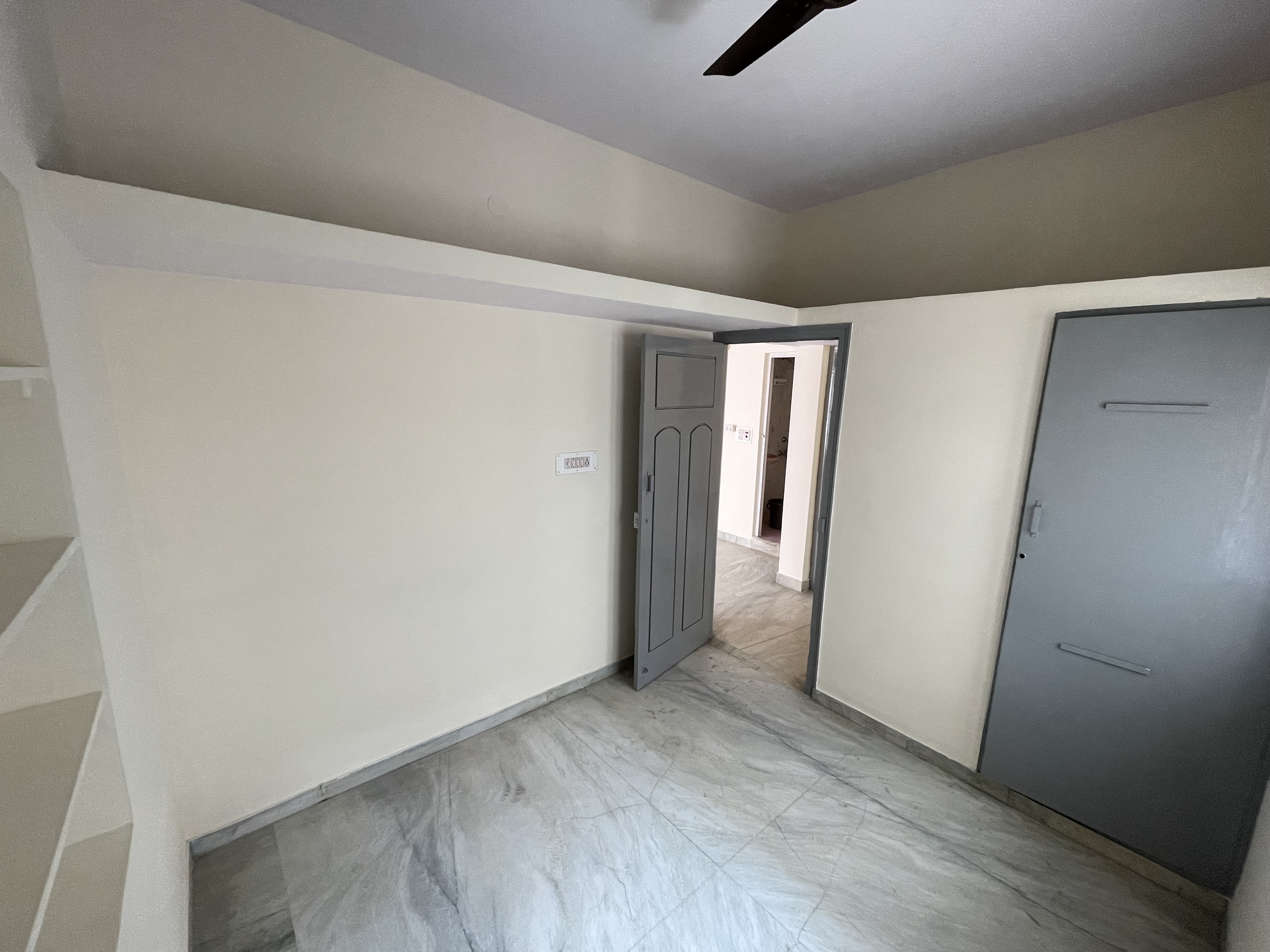 https://findmyroom-property-images-india.s3.ap-south-1.amazonaws.com/prgai-1757746023421-26173.jpeg