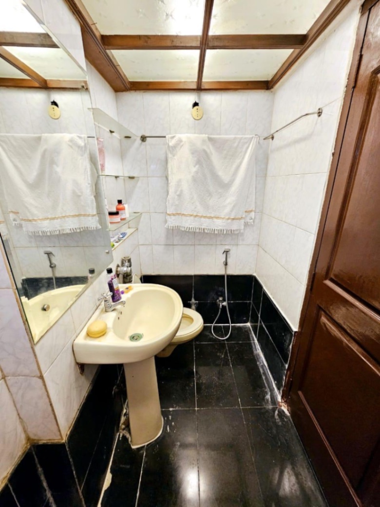 https://findmyroom-property-images-india.s3.ap-south-1.amazonaws.com/prpfo-1760861540528-12368