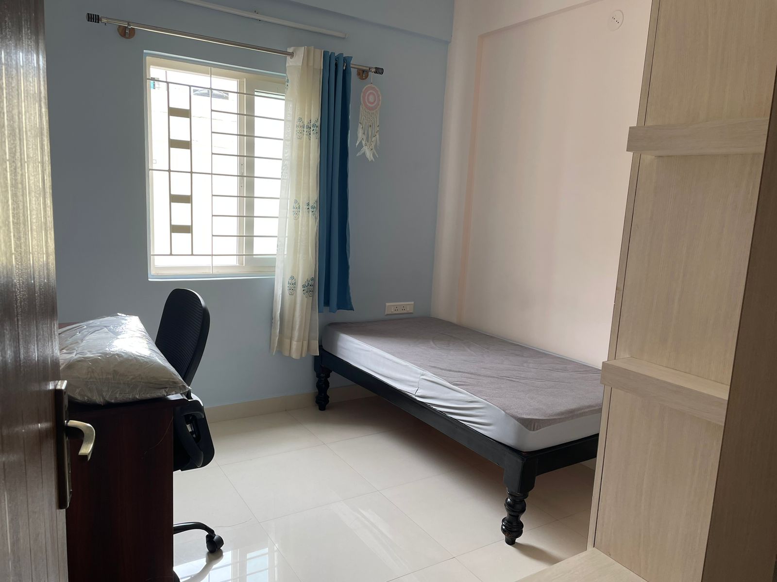 https://findmyroom-property-images-india.s3.ap-south-1.amazonaws.com/psomg-1688973536196-00620.jpeg
