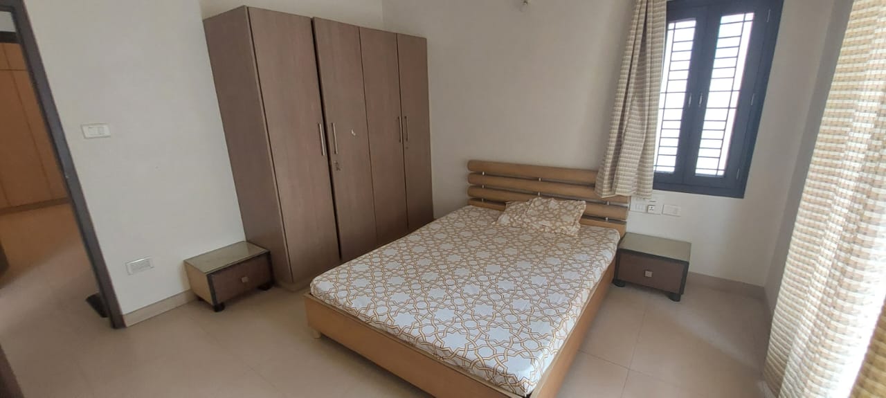 https://findmyroom-property-images-india.s3.ap-south-1.amazonaws.com/pufxy-1702804601018-40338.jpeg