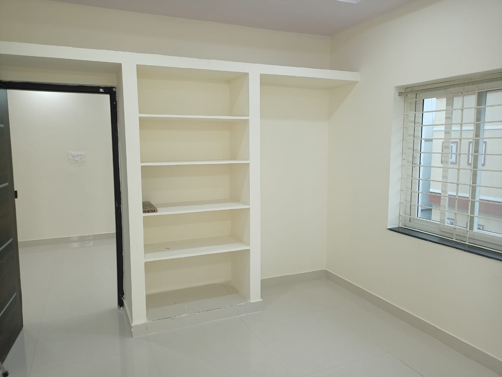 https://findmyroom-property-images-india.s3.ap-south-1.amazonaws.com/puivd-1698854506644-37134.jpg