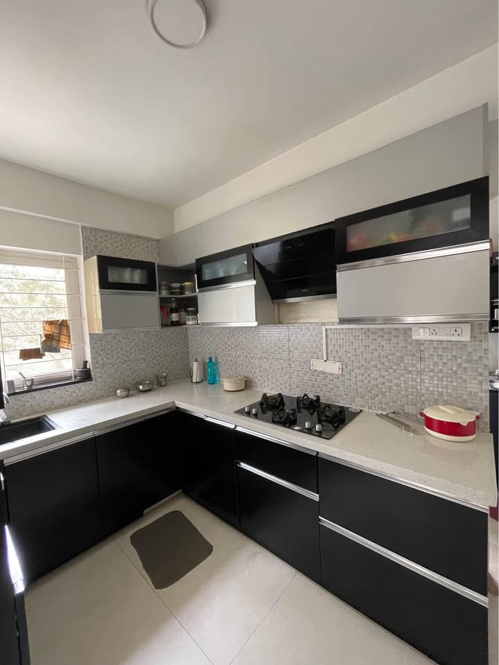 https://findmyroom-property-images-india.s3.ap-south-1.amazonaws.com/puujd-1740682617436-36625.jpg