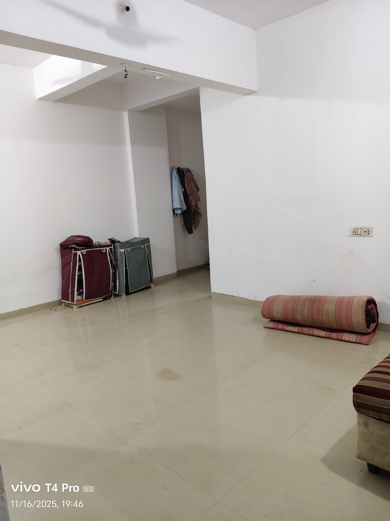 https://findmyroom-property-images-india.s3.ap-south-1.amazonaws.com/pvpeb-1766862559336-10643