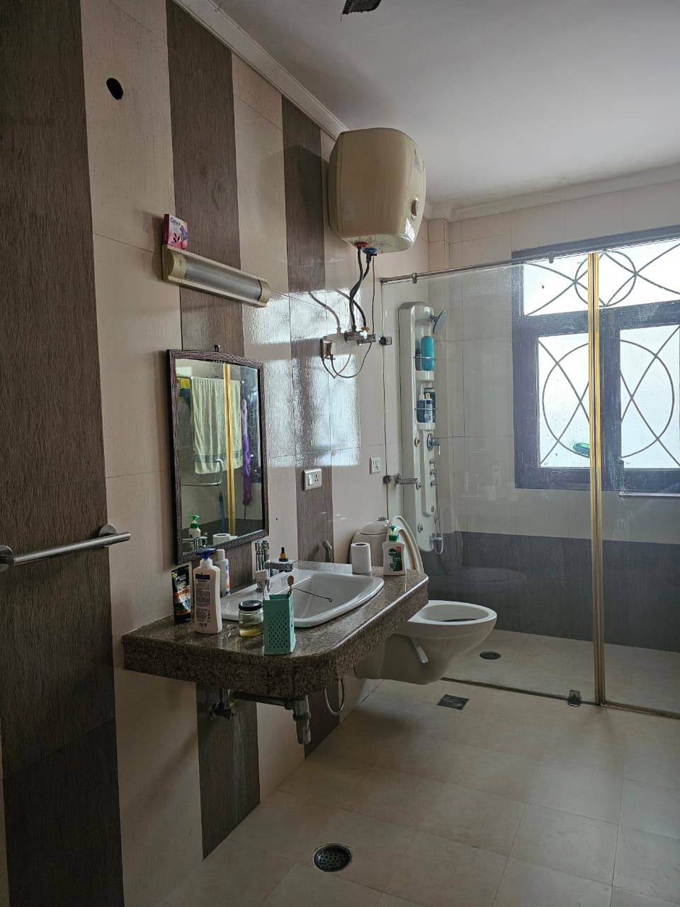 https://findmyroom-property-images-india.s3.ap-south-1.amazonaws.com/pxltn-1760164101925-87585