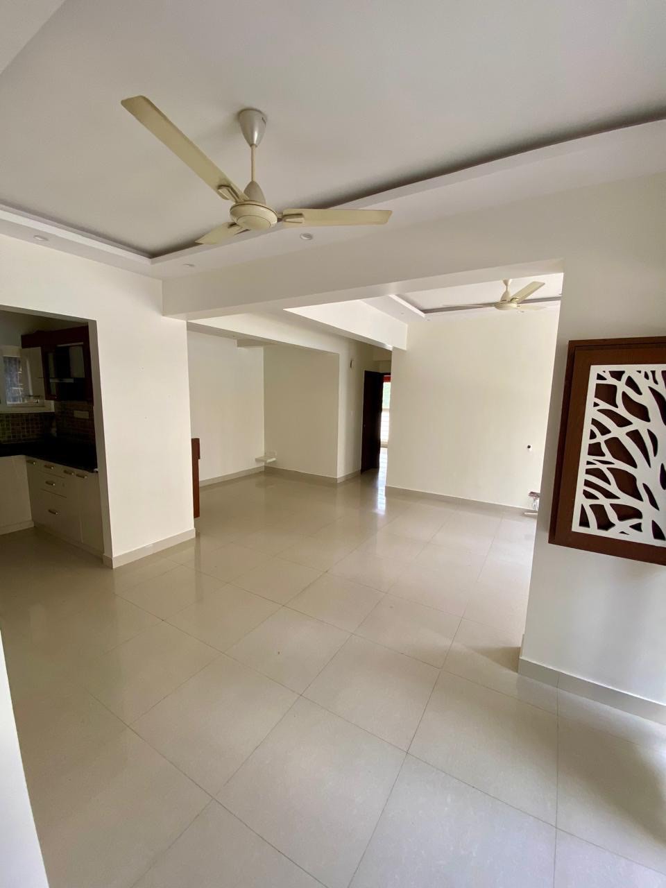 https://findmyroom-property-images-india.s3.ap-south-1.amazonaws.com/pyyxa-1765462528648-06453