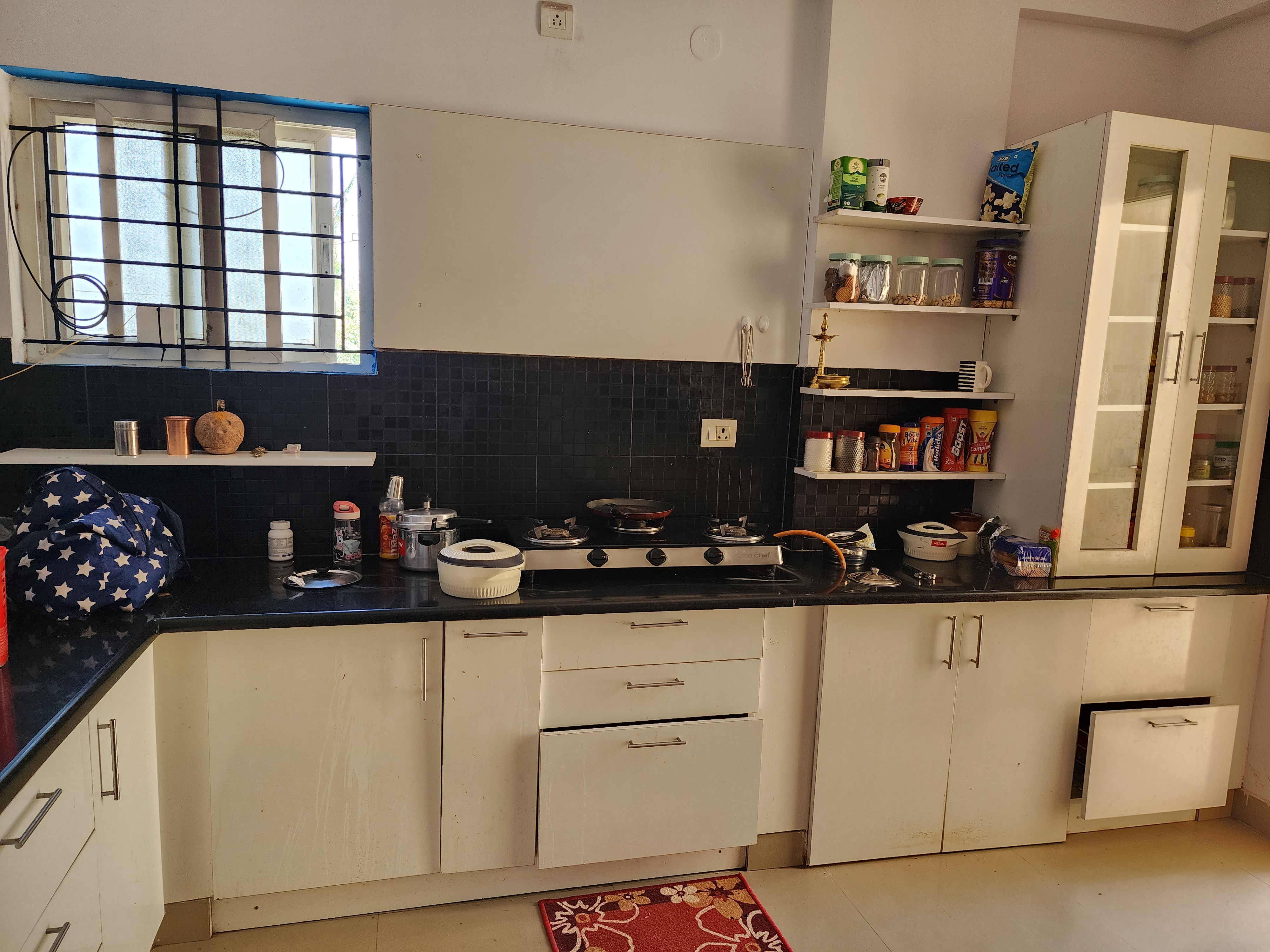 https://findmyroom-property-images-india.s3.ap-south-1.amazonaws.com/qdxxf-1682042452471-71645.jpg