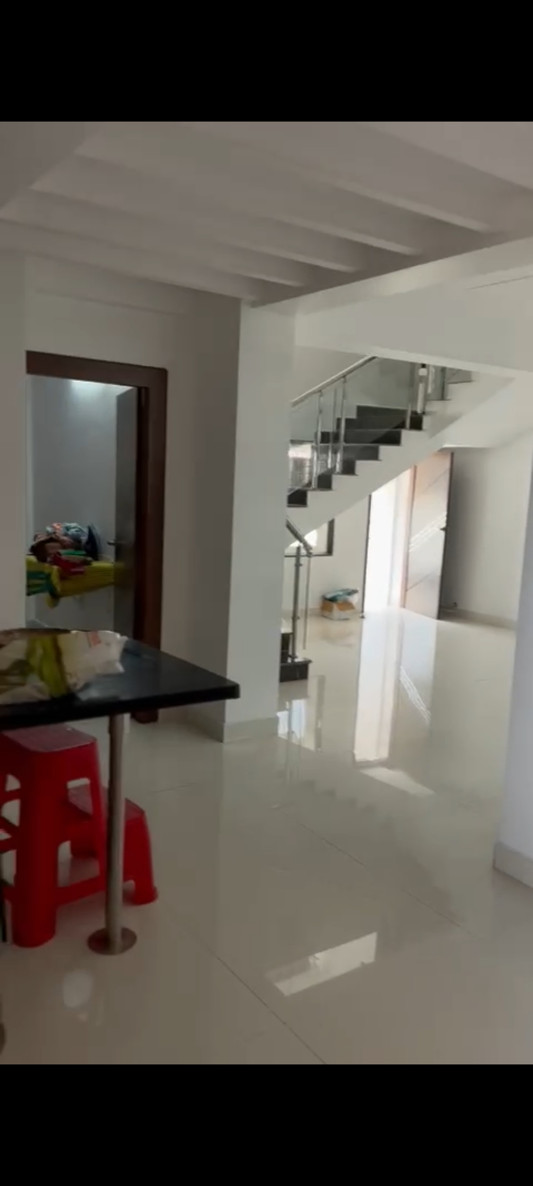 https://findmyroom-property-images-india.s3.ap-south-1.amazonaws.com/qeiwd-1701400387402-08733.jpg