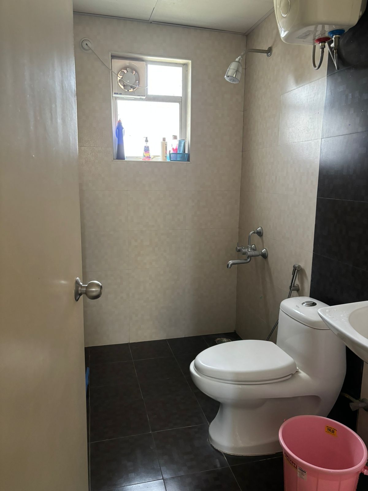 https://findmyroom-property-images-india.s3.ap-south-1.amazonaws.com/qgijo-1721713560615-70758.jpg