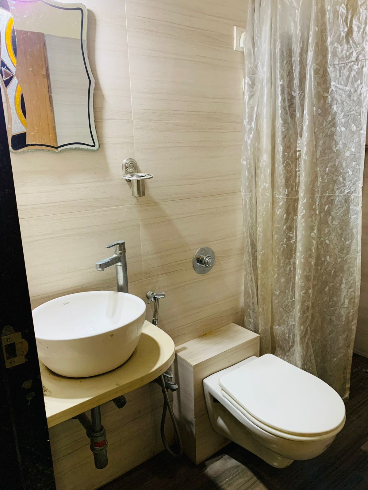 https://findmyroom-property-images-india.s3.ap-south-1.amazonaws.com/qgnzl-1754657198520-28570.jpeg