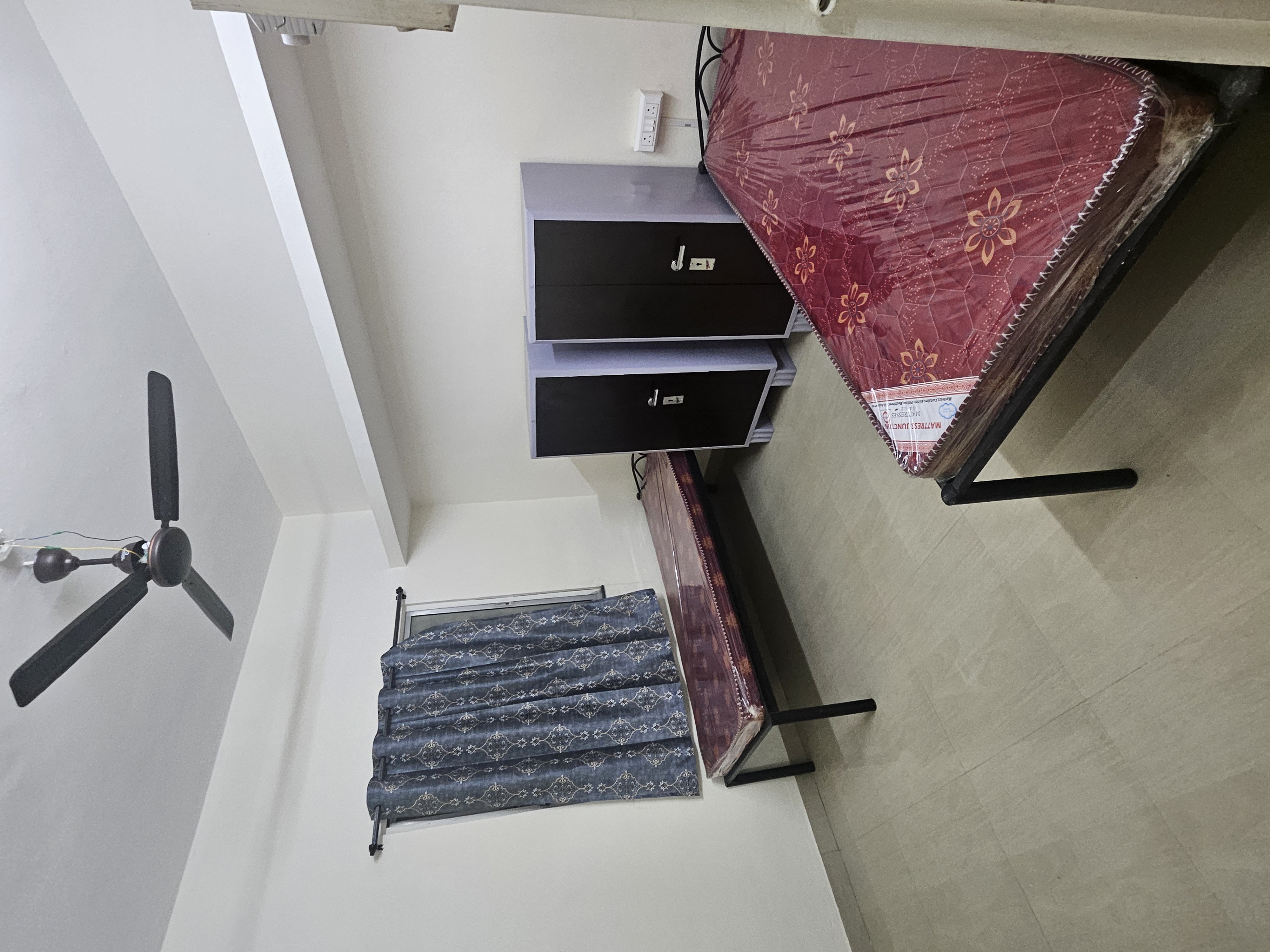 https://findmyroom-property-images-india.s3.ap-south-1.amazonaws.com/qhlfg-1710991788183-71155.jpg