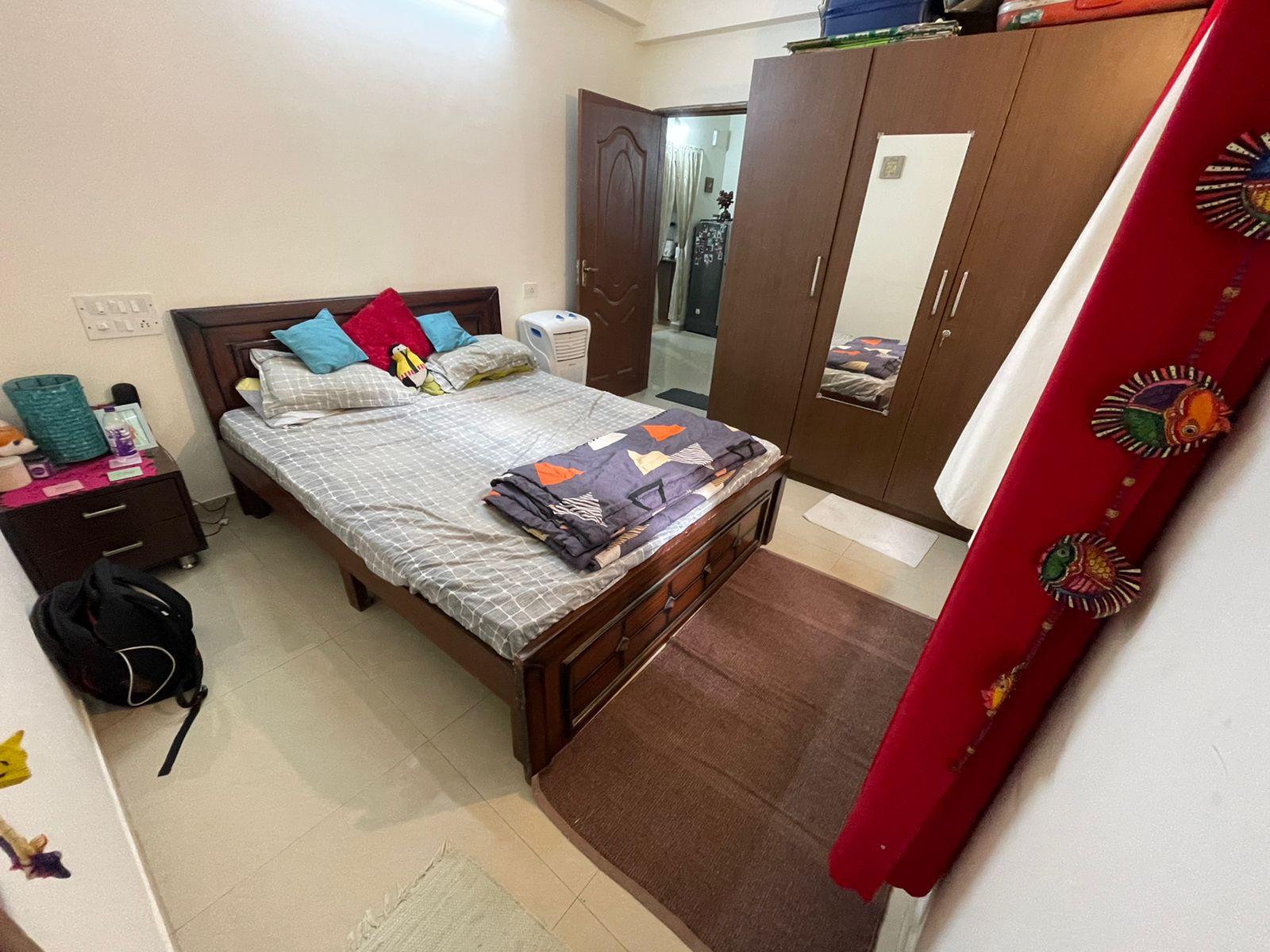 https://findmyroom-property-images-india.s3.ap-south-1.amazonaws.com/qjnal-1720253477872-08587.JPG