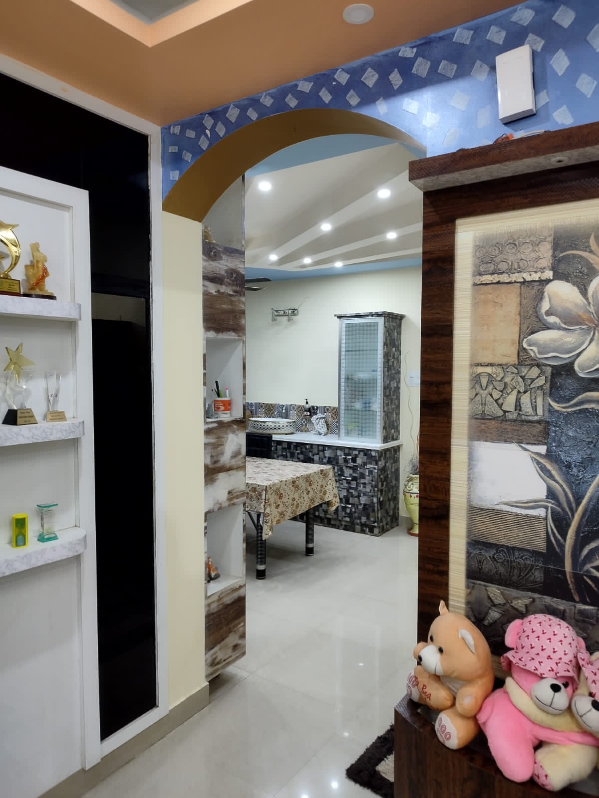 https://findmyroom-property-images-india.s3.ap-south-1.amazonaws.com/qjqrm-1709050606743-33017.jpg