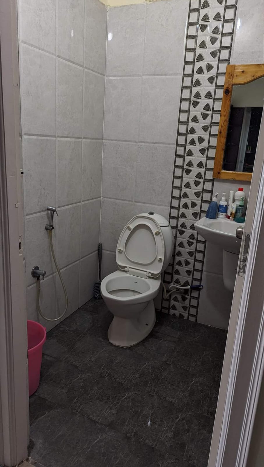 https://findmyroom-property-images-india.s3.ap-south-1.amazonaws.com/qkhif-1732694148800-47582.jpeg