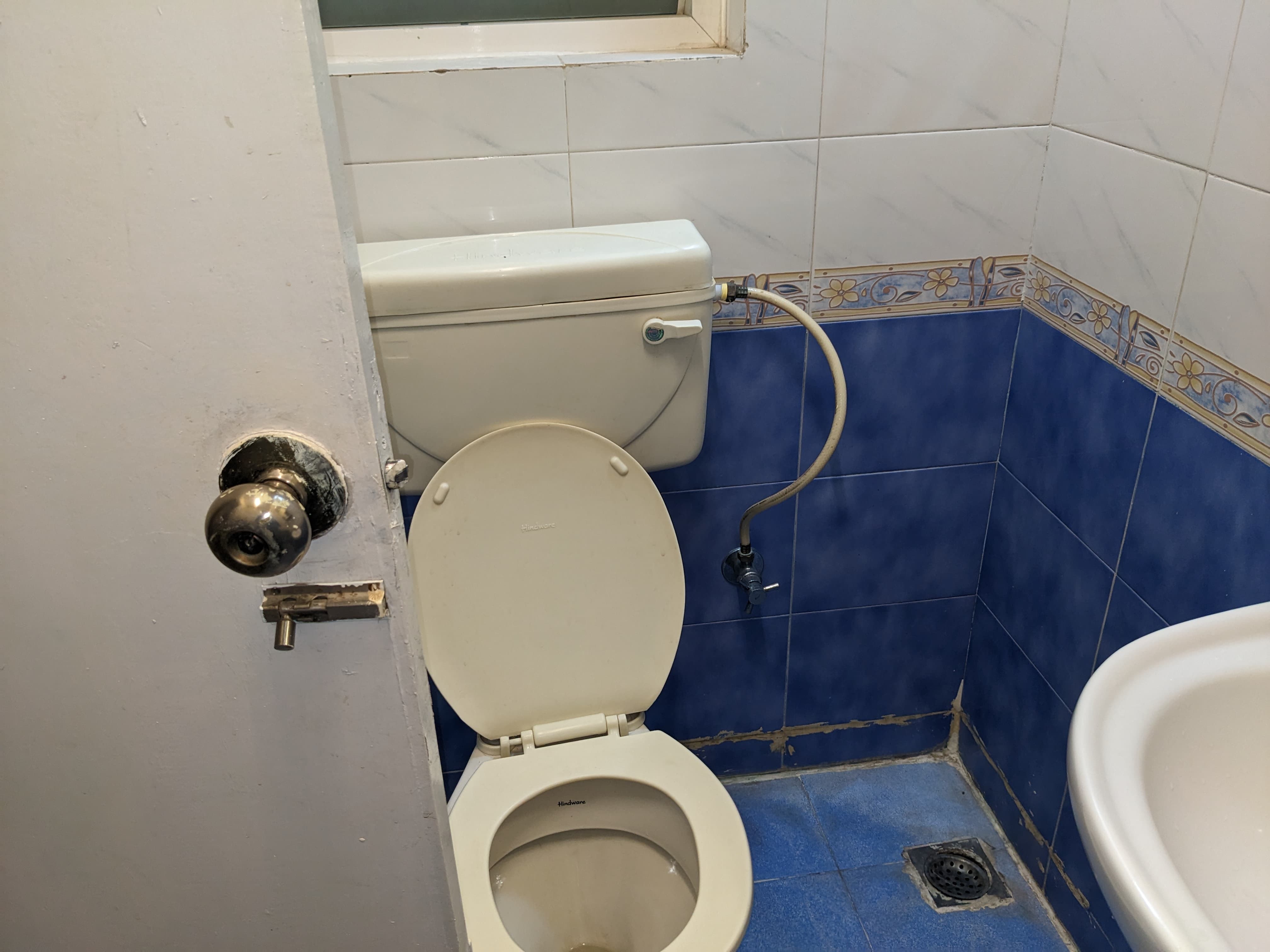 https://findmyroom-property-images-india.s3.ap-south-1.amazonaws.com/qmcwd-1740132758490-23068.jpg