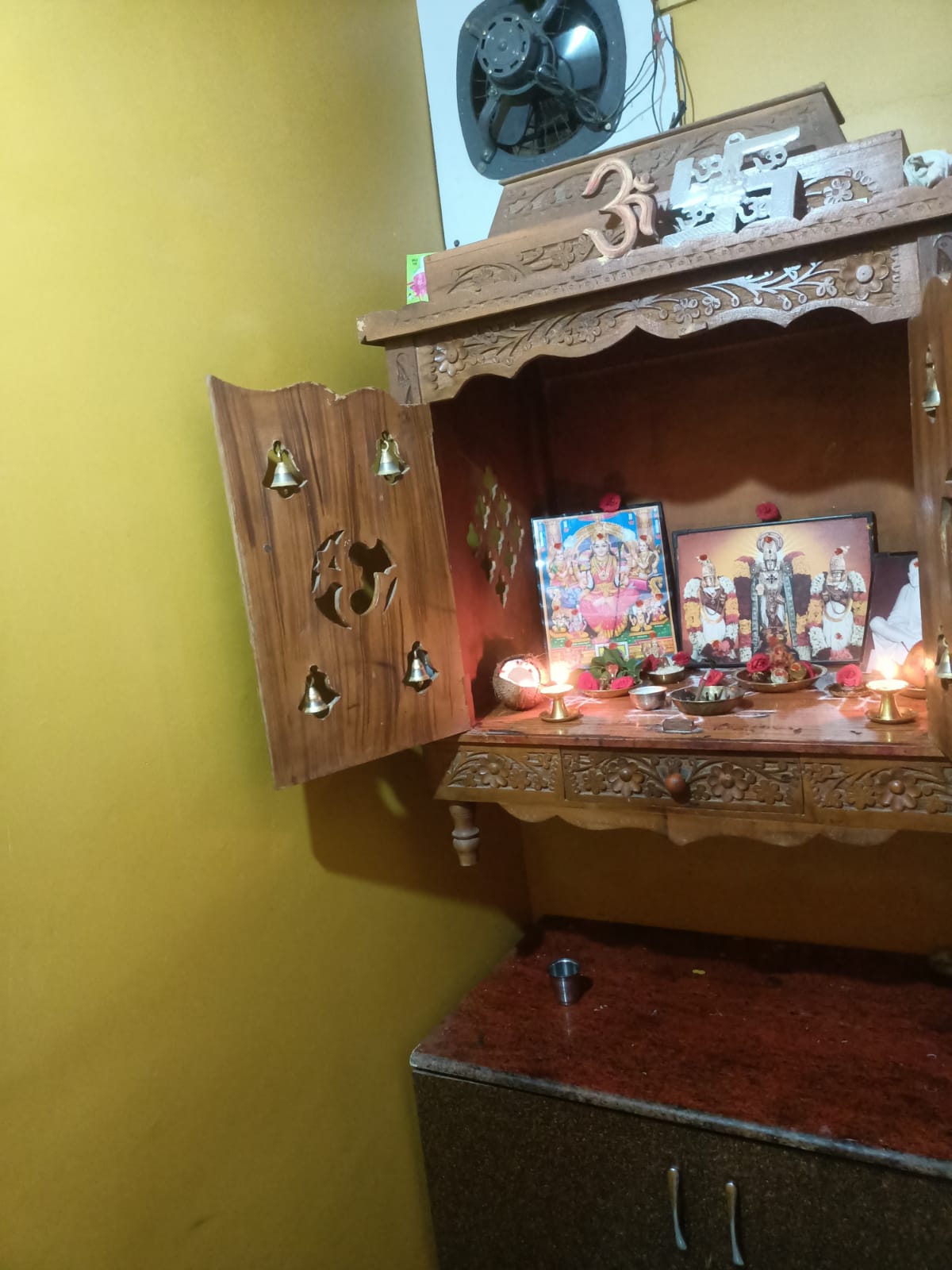 https://findmyroom-property-images-india.s3.ap-south-1.amazonaws.com/qrbtq-1704258178573-31614.jpg