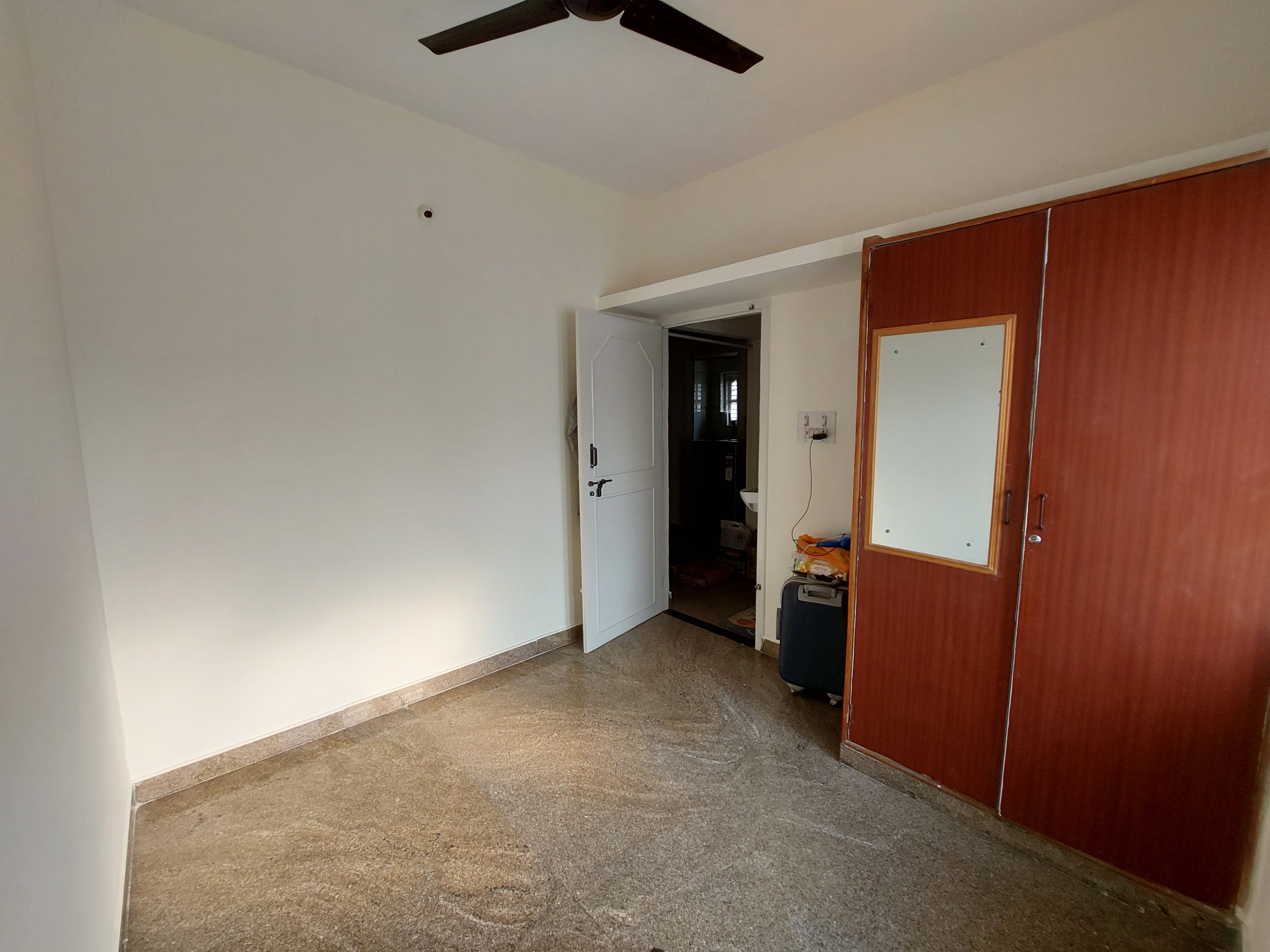 https://findmyroom-property-images-india.s3.ap-south-1.amazonaws.com/qrdre-1710246430208-03641.jpg