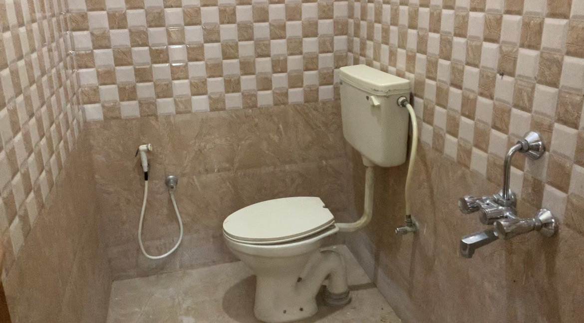 https://findmyroom-property-images-india.s3.ap-south-1.amazonaws.com/qxcxq-1665759888246-63270.jpeg