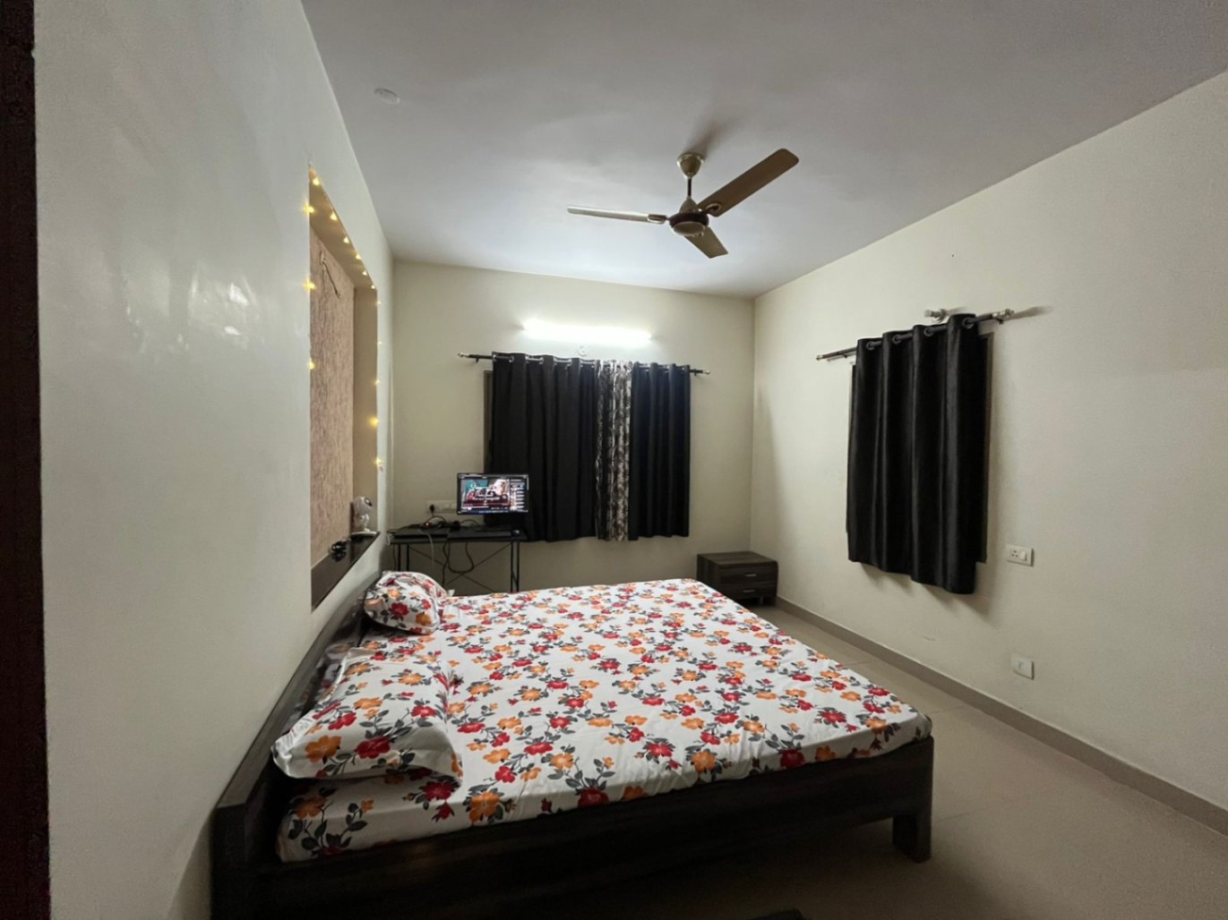 https://findmyroom-property-images-india.s3.ap-south-1.amazonaws.com/rfkzt-1766666686702-24481