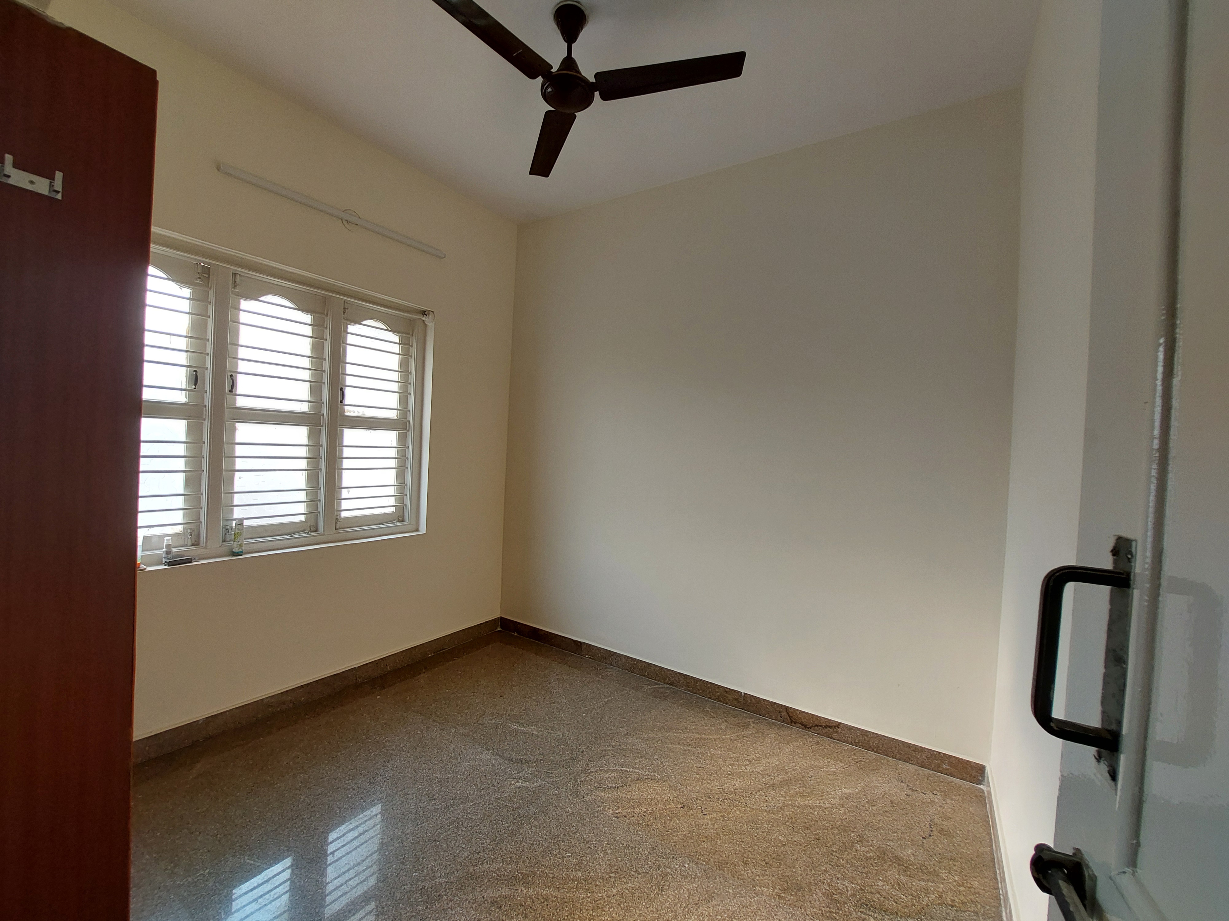 https://findmyroom-property-images-india.s3.ap-south-1.amazonaws.com/rgnsz-1710246430327-88856.jpg