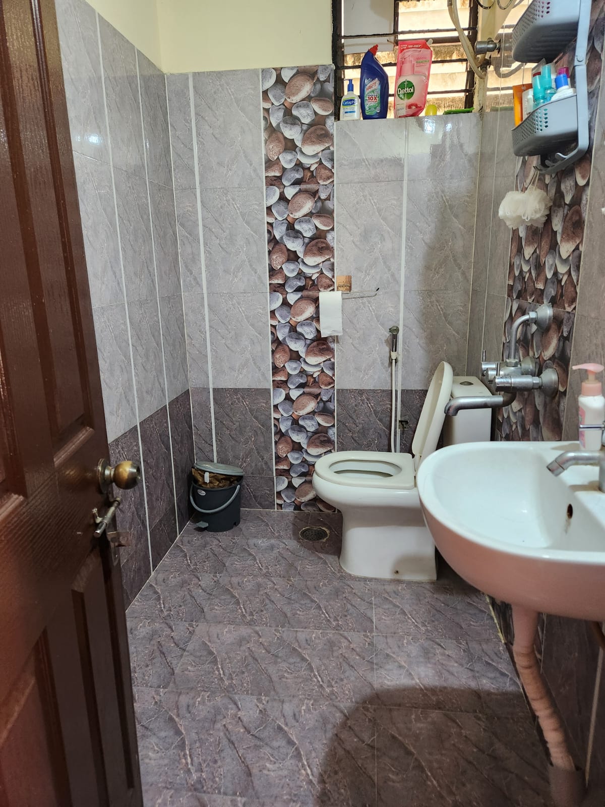 https://findmyroom-property-images-india.s3.ap-south-1.amazonaws.com/rjerz-1716006720723-76002.jpg