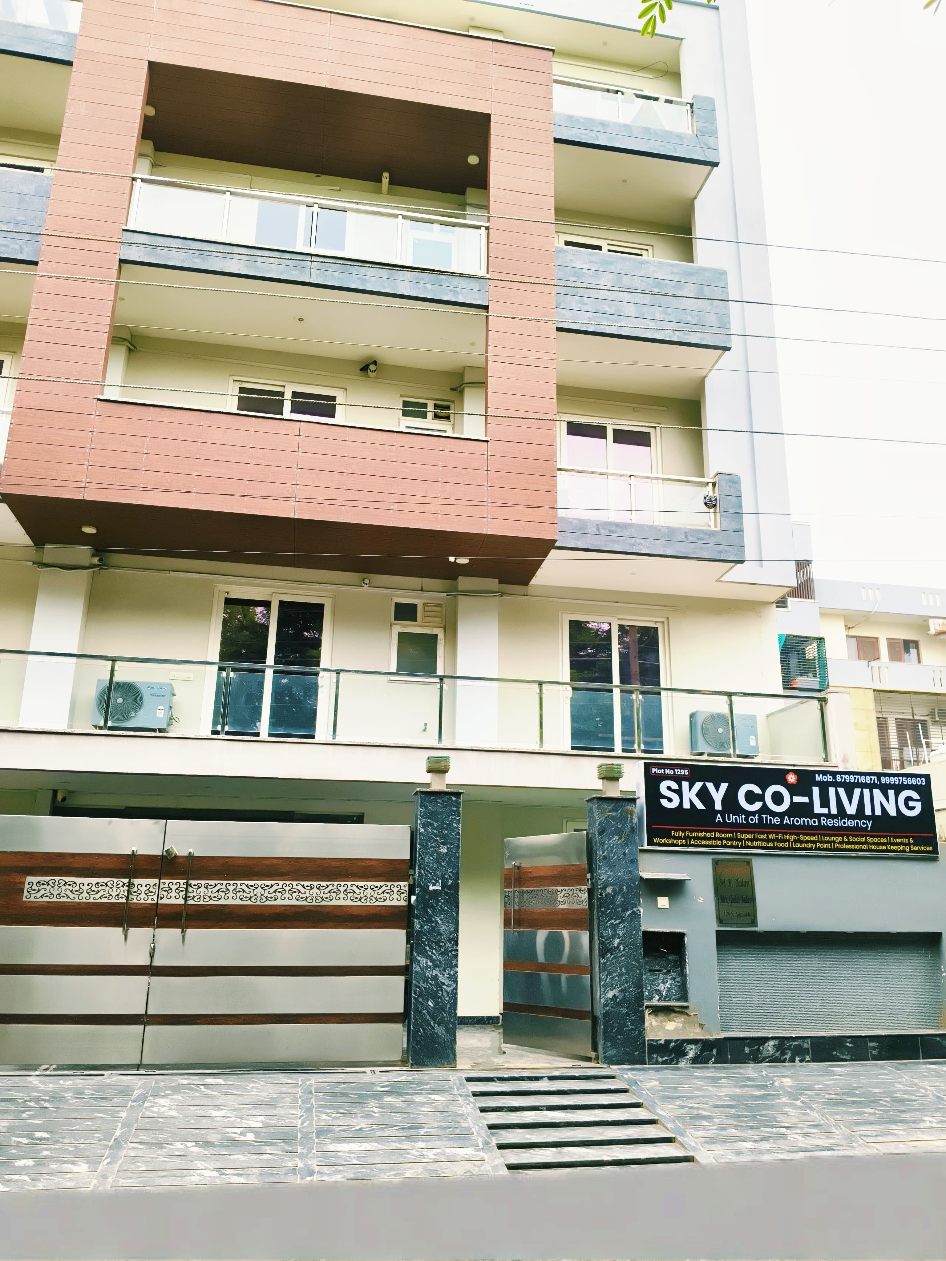 https://findmyroom-property-images-india.s3.ap-south-1.amazonaws.com/rljhm-1752781678219-56646.jpeg