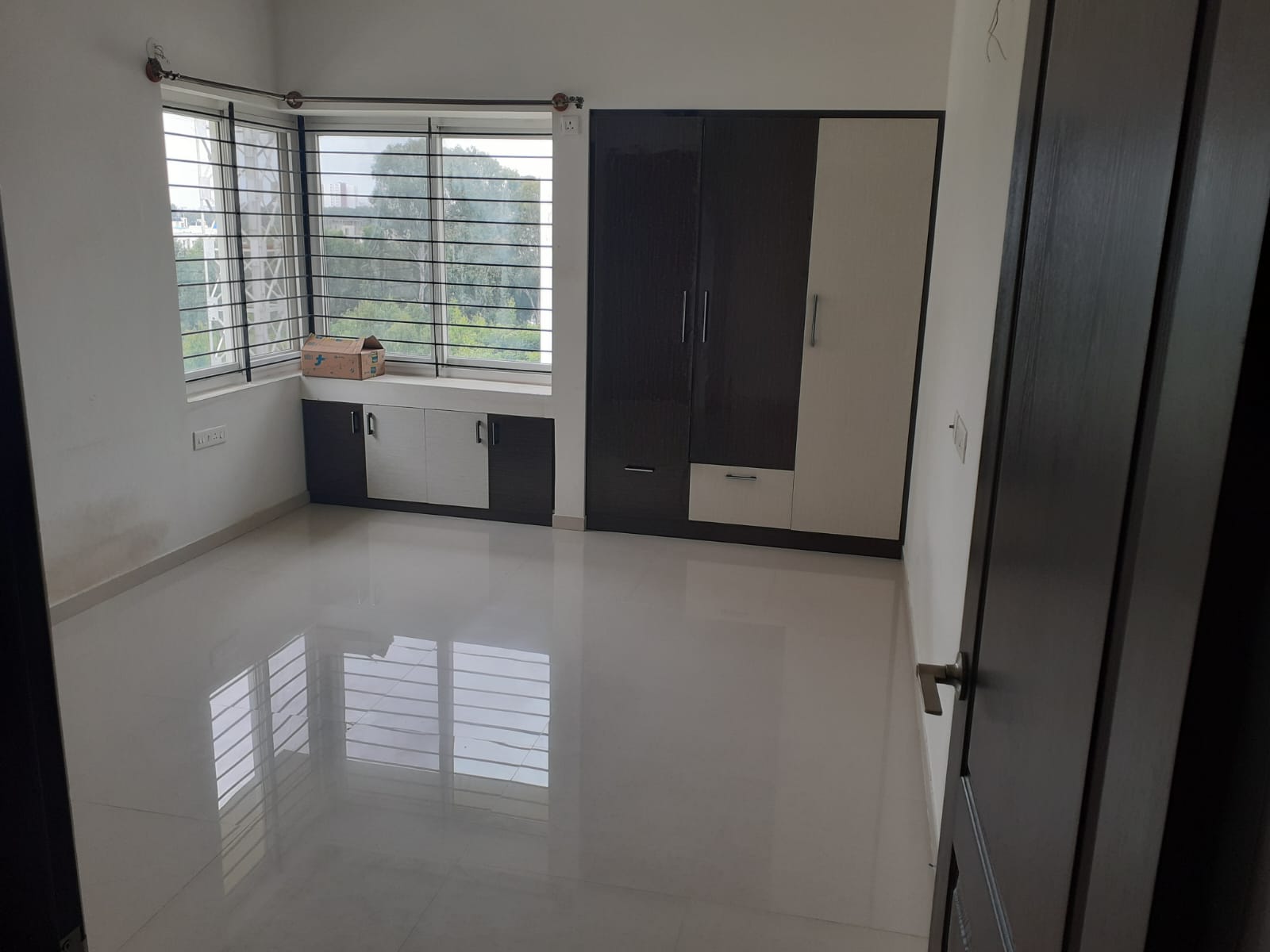 https://findmyroom-property-images-india.s3.ap-south-1.amazonaws.com/rmkgf-1719481485086-80562.jpeg