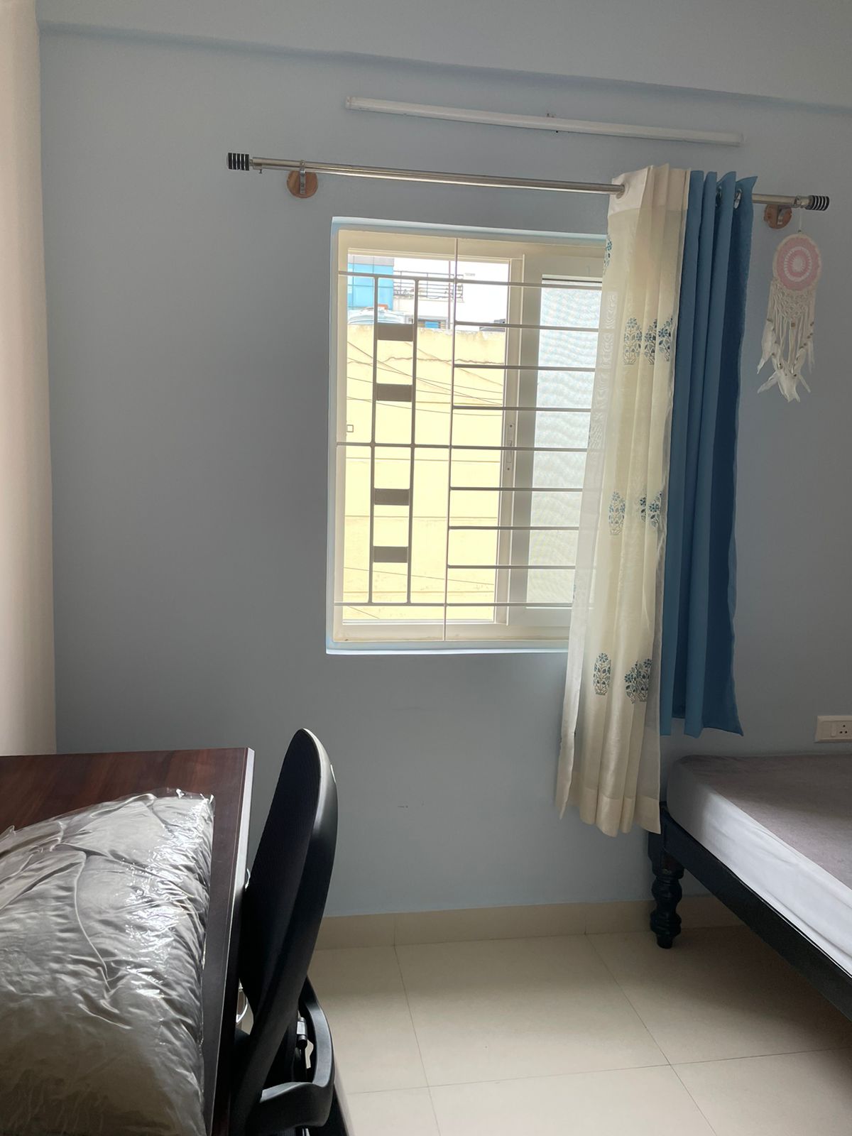 https://findmyroom-property-images-india.s3.ap-south-1.amazonaws.com/rsris-1688973536209-35280.jpeg