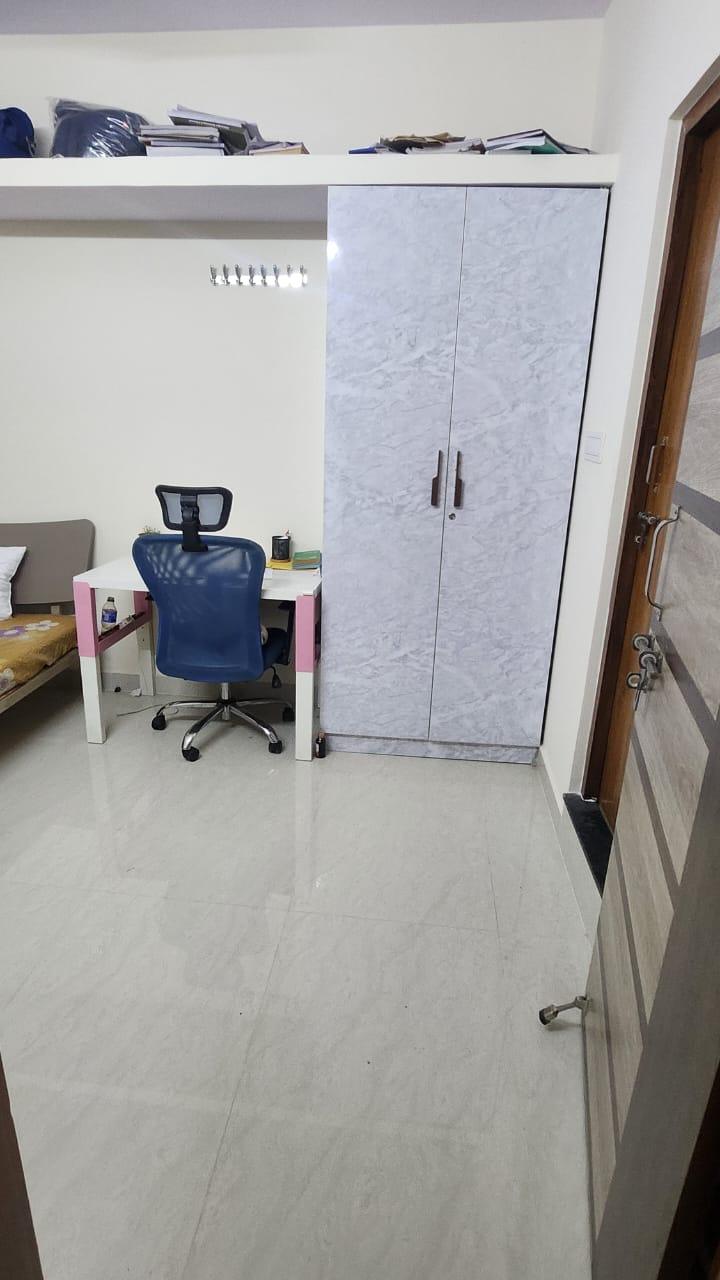 https://findmyroom-property-images-india.s3.ap-south-1.amazonaws.com/rtgsd-1760192529084-21354